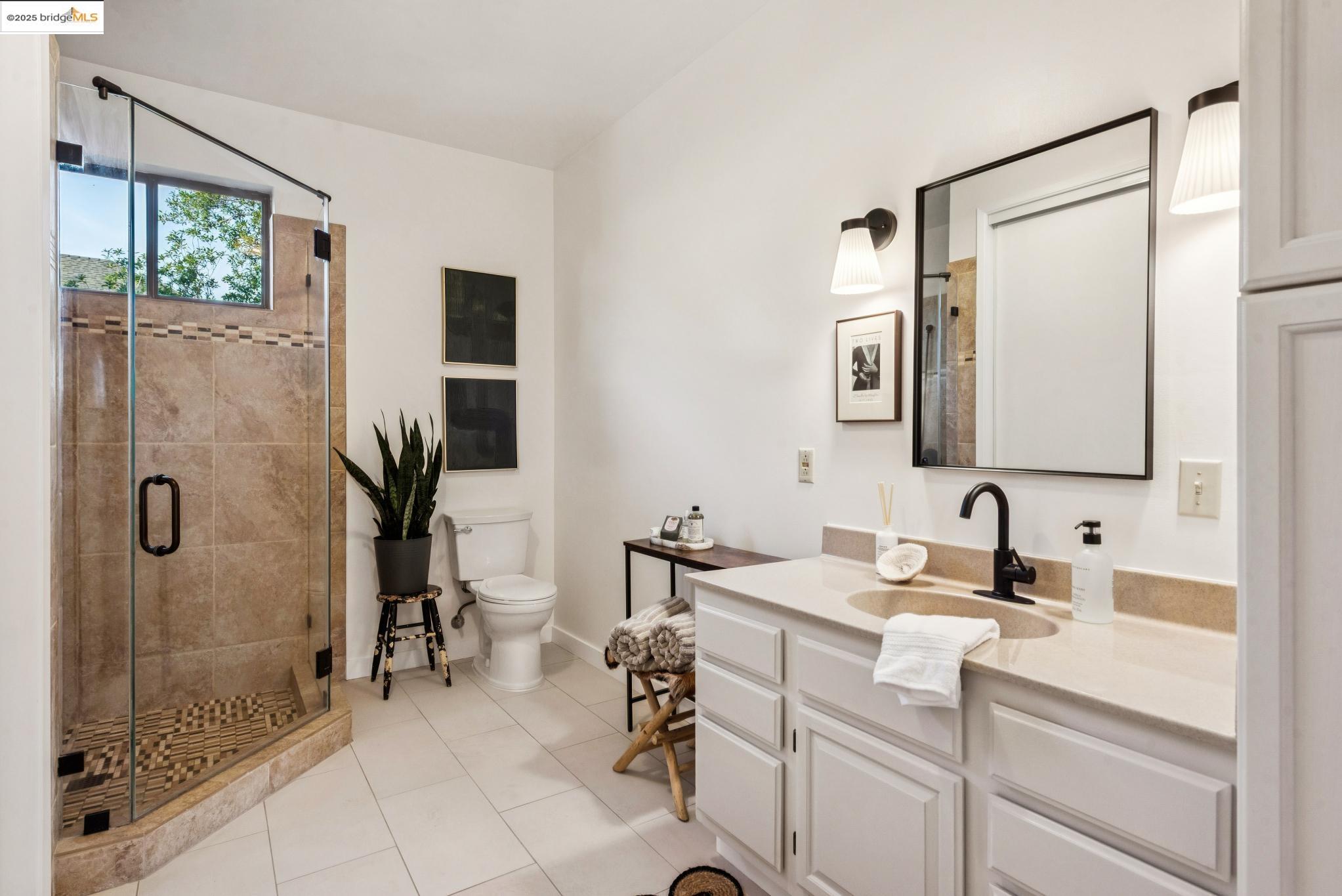 Detail Gallery Image 23 of 60 For 1521 Josephine St, Berkeley,  CA 94703 - 4 Beds | 6 Baths