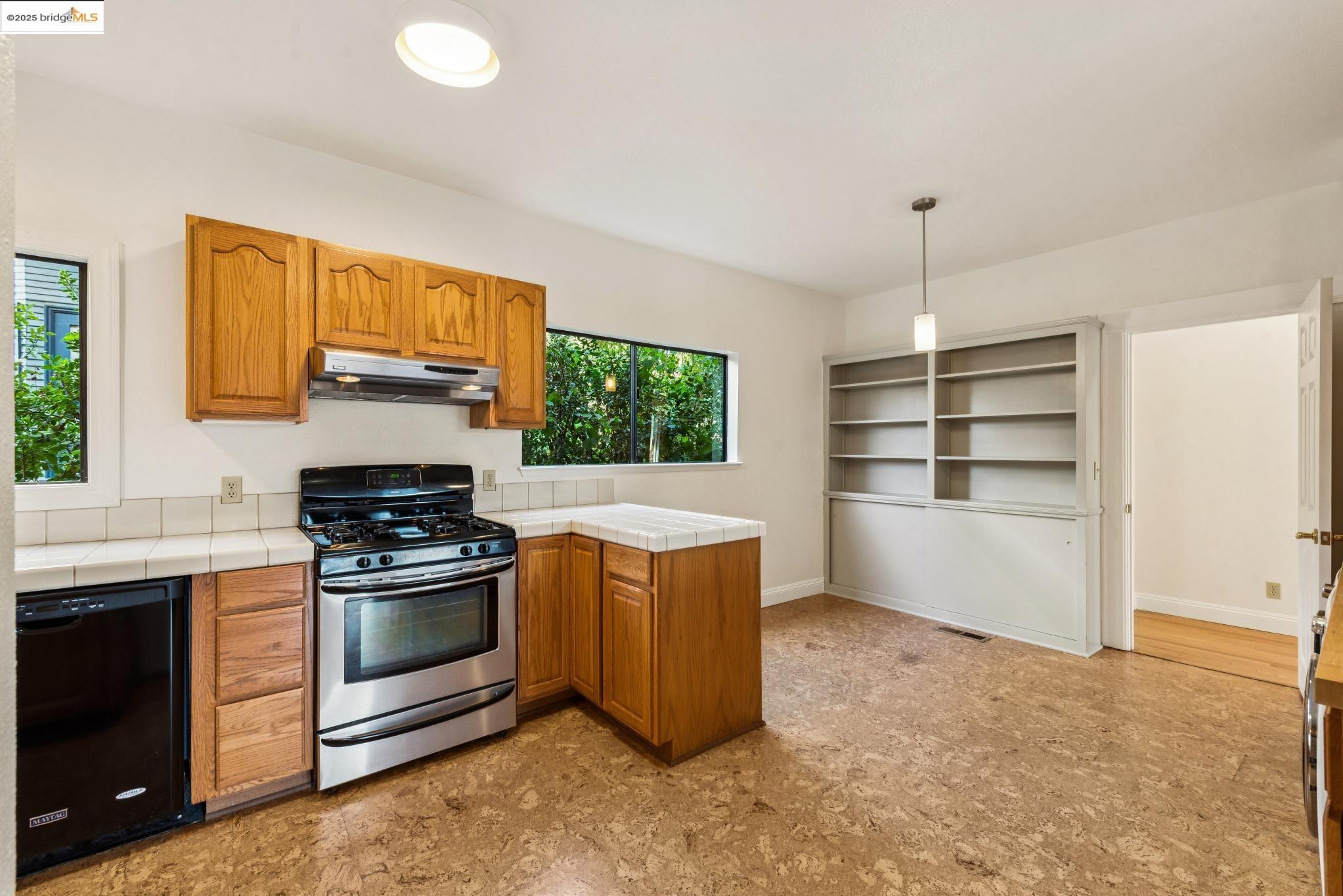 Detail Gallery Image 31 of 60 For 1521 Josephine St, Berkeley,  CA 94703 - 4 Beds | 6 Baths