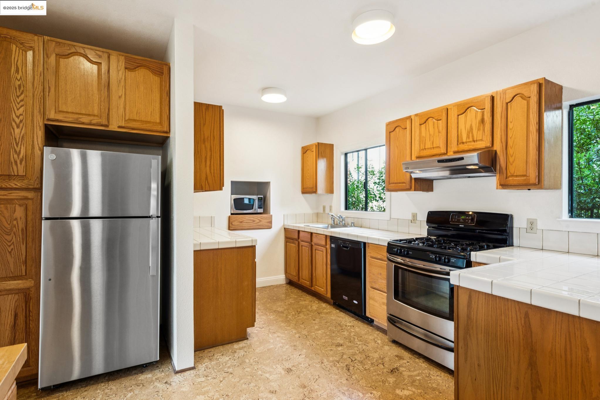 Detail Gallery Image 32 of 60 For 1521 Josephine St, Berkeley,  CA 94703 - 4 Beds | 6 Baths