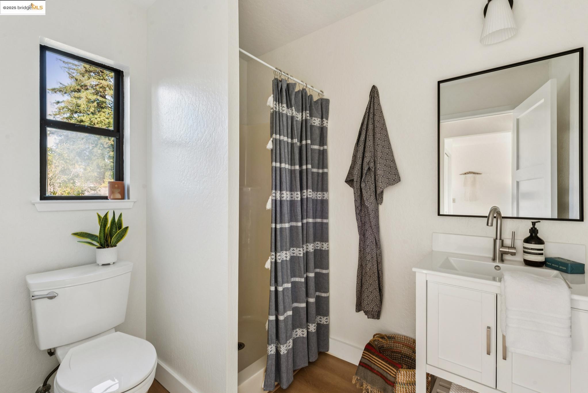 Detail Gallery Image 41 of 60 For 1521 Josephine St, Berkeley,  CA 94703 - 4 Beds | 6 Baths