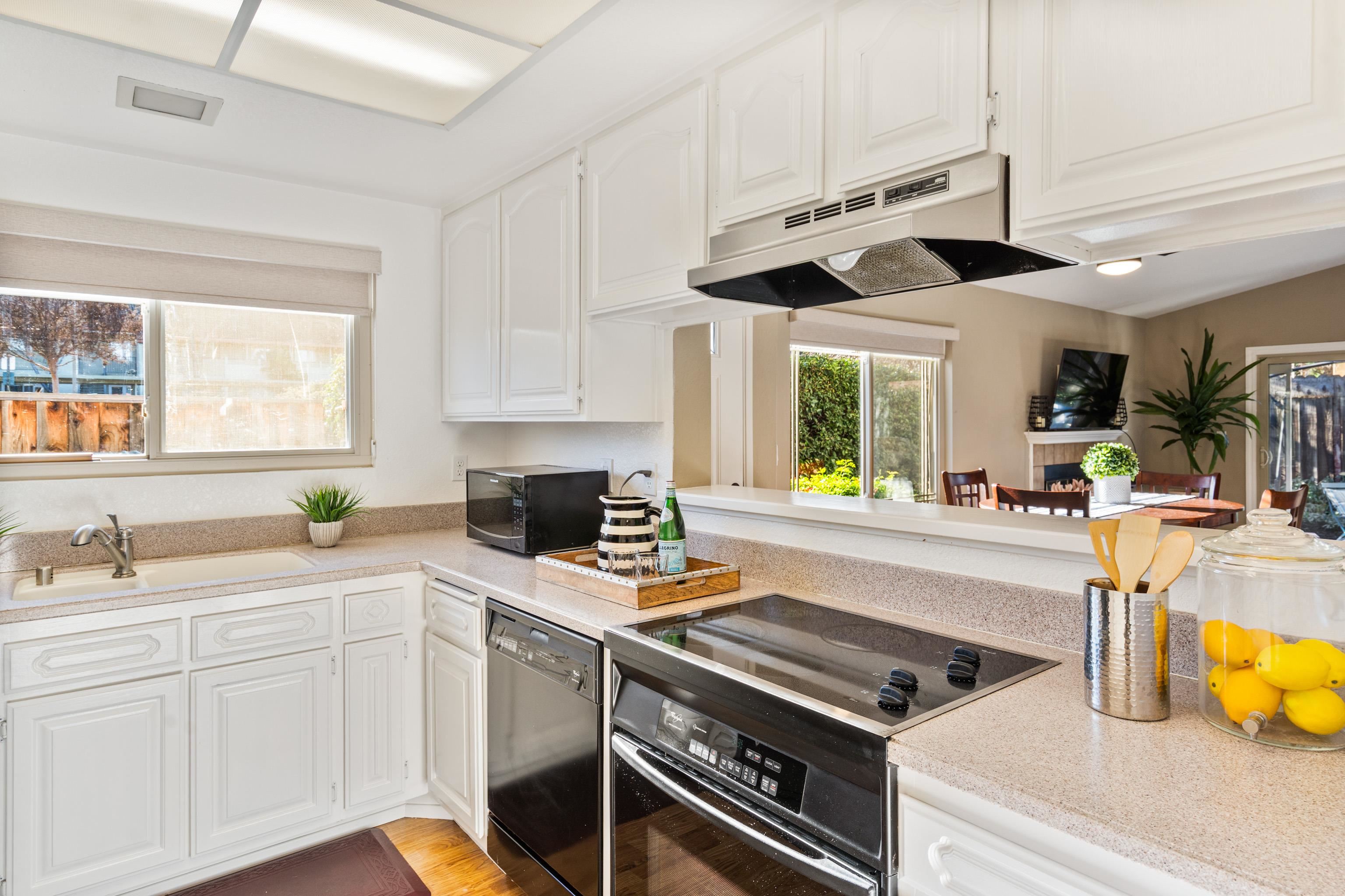 Detail Gallery Image 11 of 30 For 1640 Allegro Ave, Concord,  CA 94521 - 2 Beds | 2 Baths