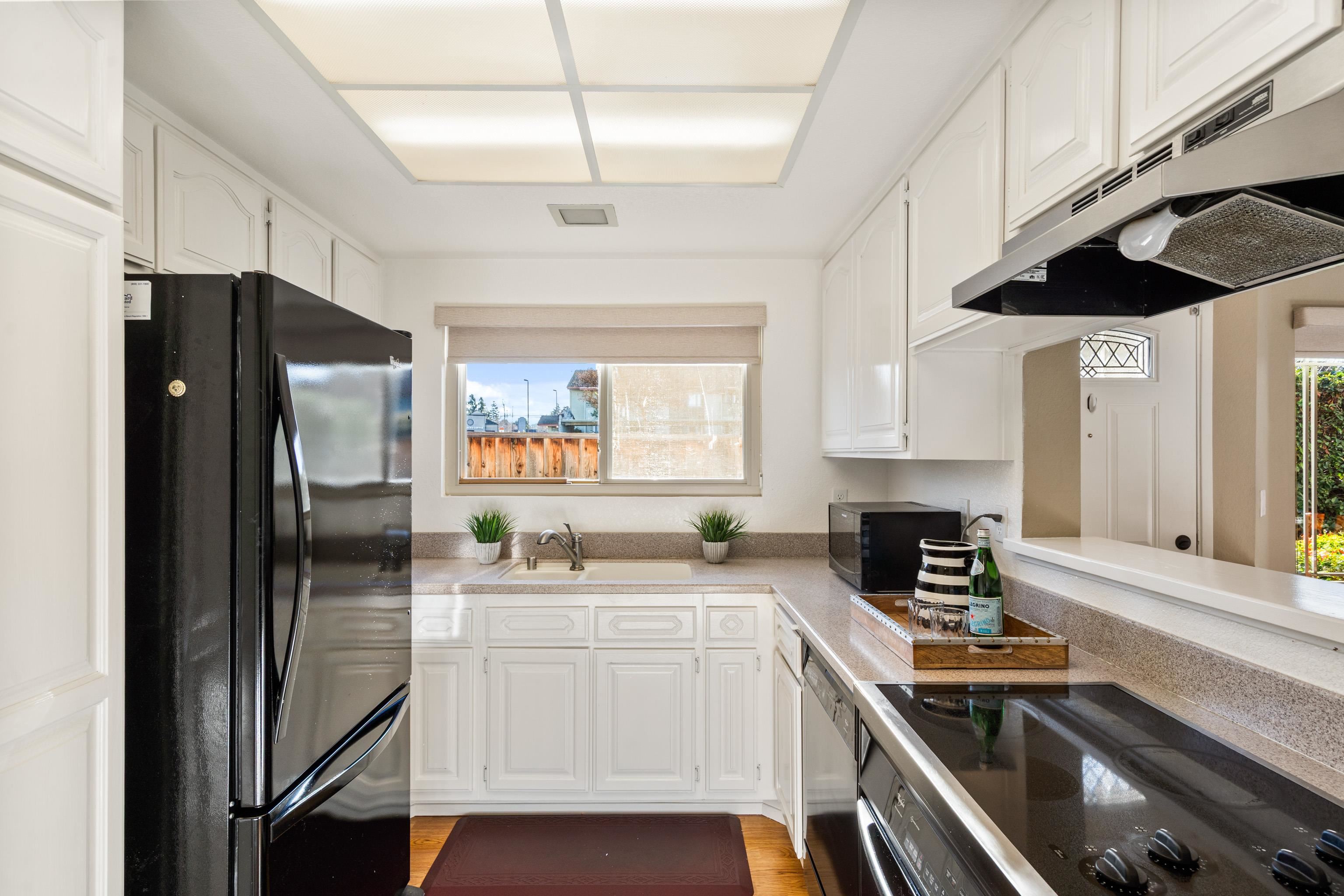 Detail Gallery Image 9 of 30 For 1640 Allegro Ave, Concord,  CA 94521 - 2 Beds | 2 Baths