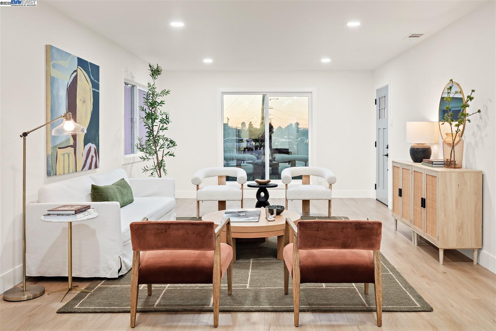 Detail Gallery Image 4 of 38 For 14700 Acacia St, San Leandro,  CA 94579 - 4 Beds | 2 Baths