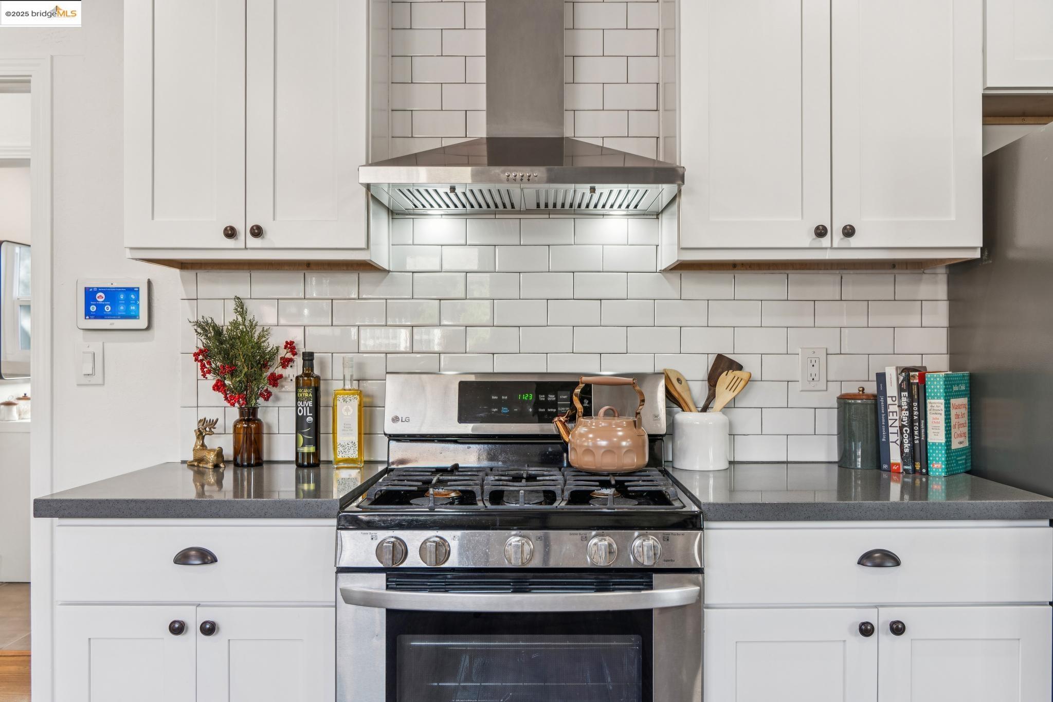 Detail Gallery Image 12 of 48 For 3471 Morcom Ave, Oakland,  CA 94619 - 3 Beds | 2 Baths