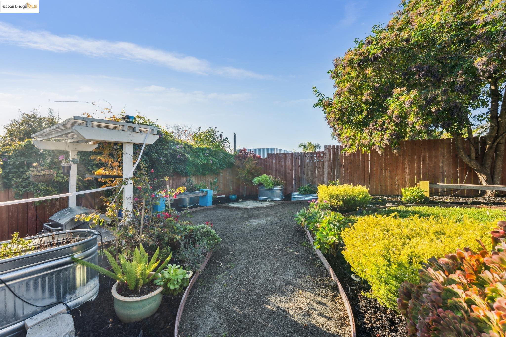 Detail Gallery Image 21 of 48 For 3471 Morcom Ave, Oakland,  CA 94619 - 3 Beds | 2 Baths