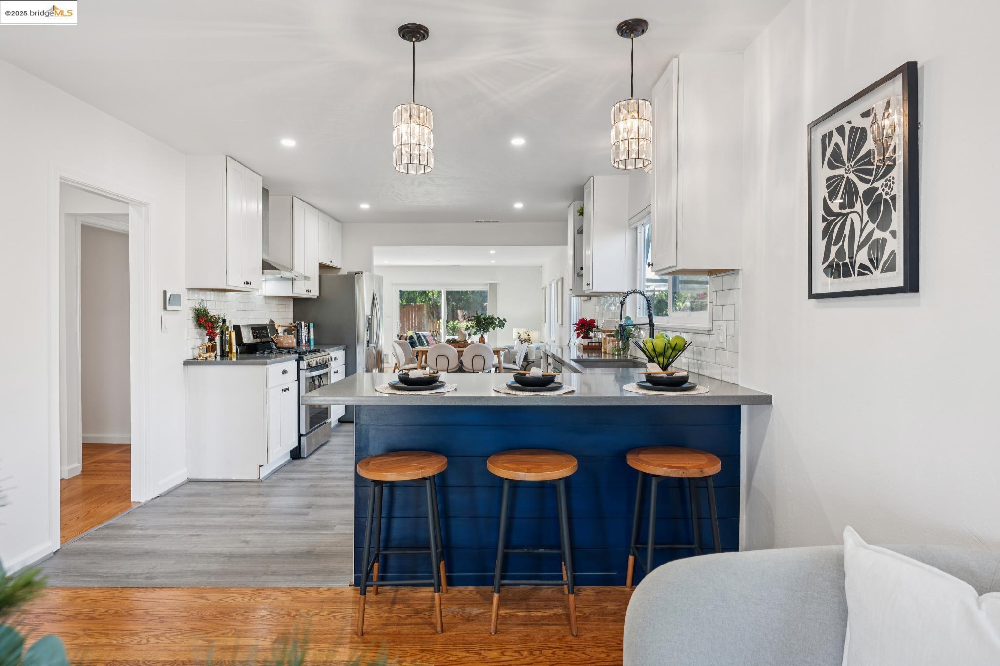 Detail Gallery Image 7 of 48 For 3471 Morcom Ave, Oakland,  CA 94619 - 3 Beds | 2 Baths