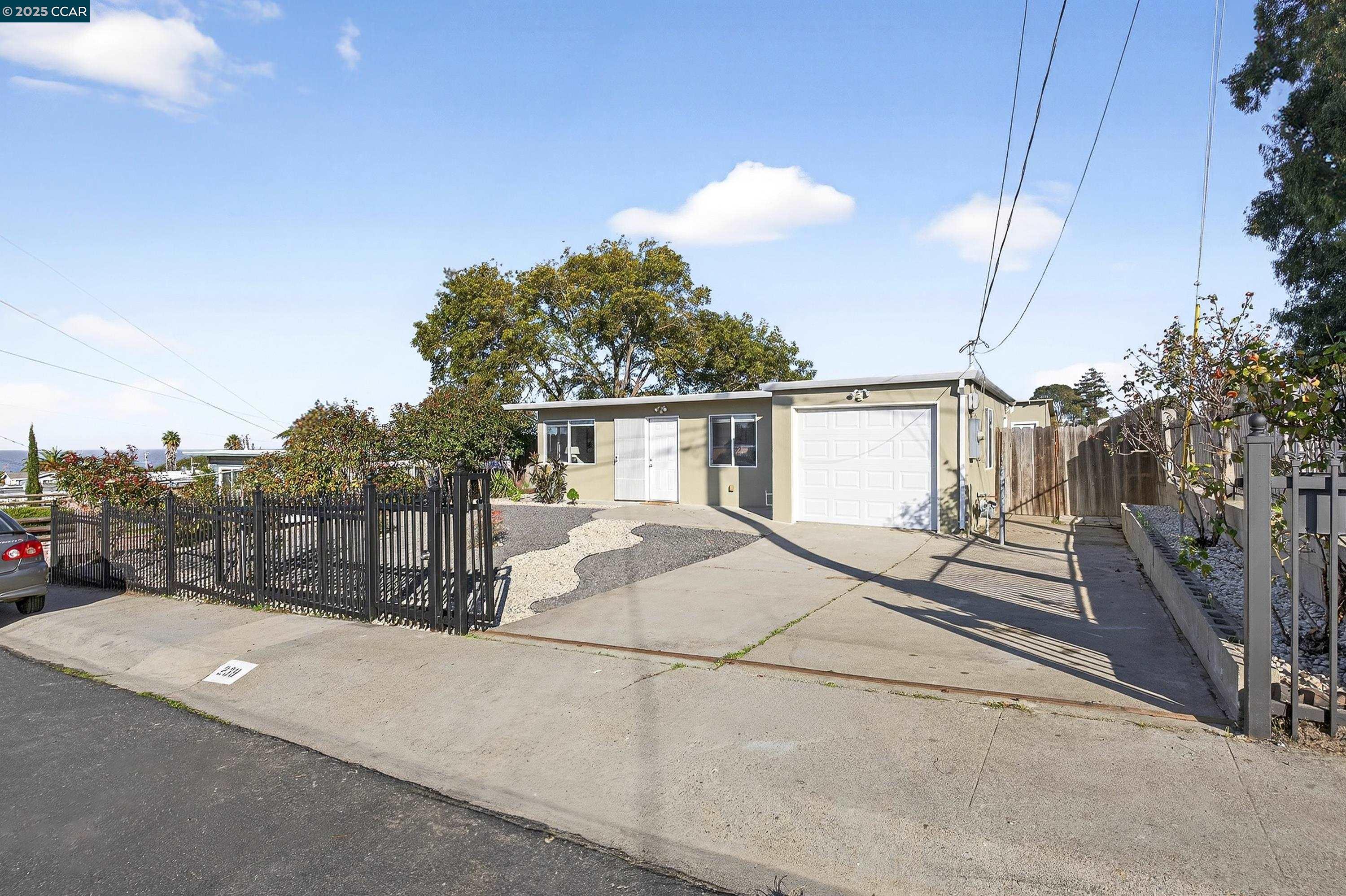 Detail Gallery Image 2 of 46 For 239 Jennifer Dr, San Pablo,  CA 94806 - 3 Beds | 1 Baths