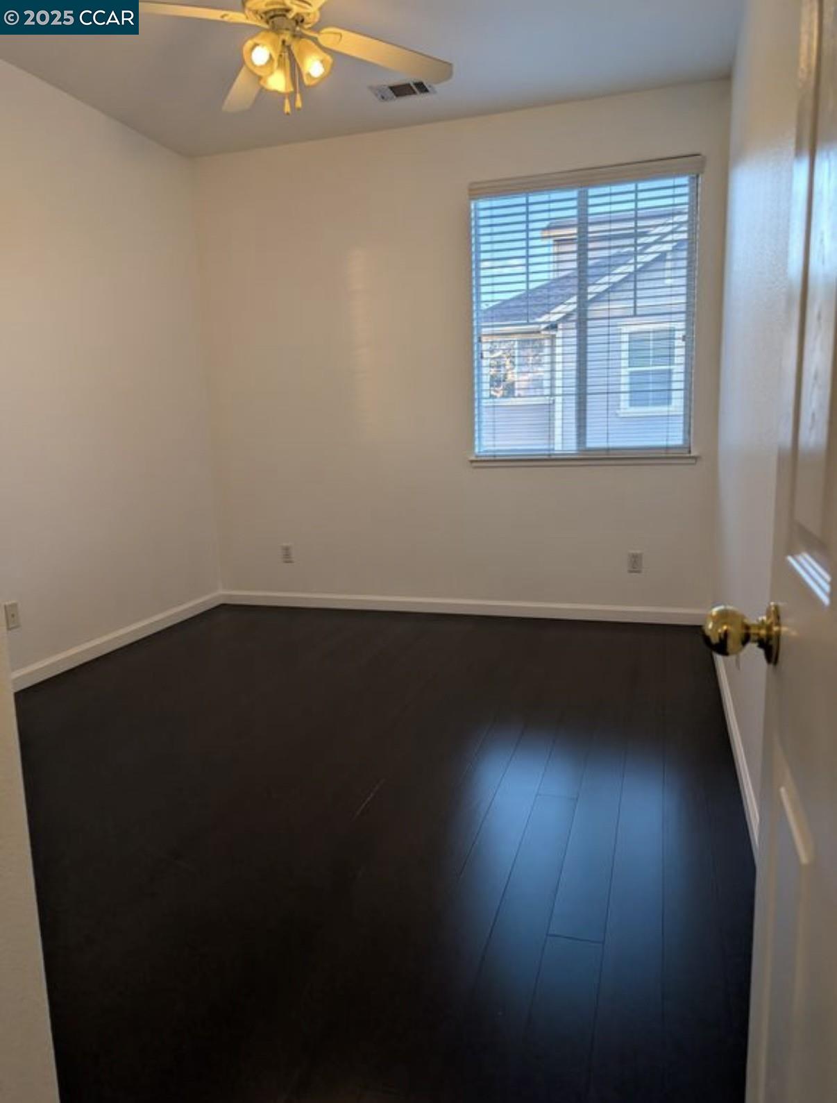 Detail Gallery Image 6 of 10 For 6248 Sussex Dr, Dublin,  CA 94568 - 3 Beds | 2/1 Baths