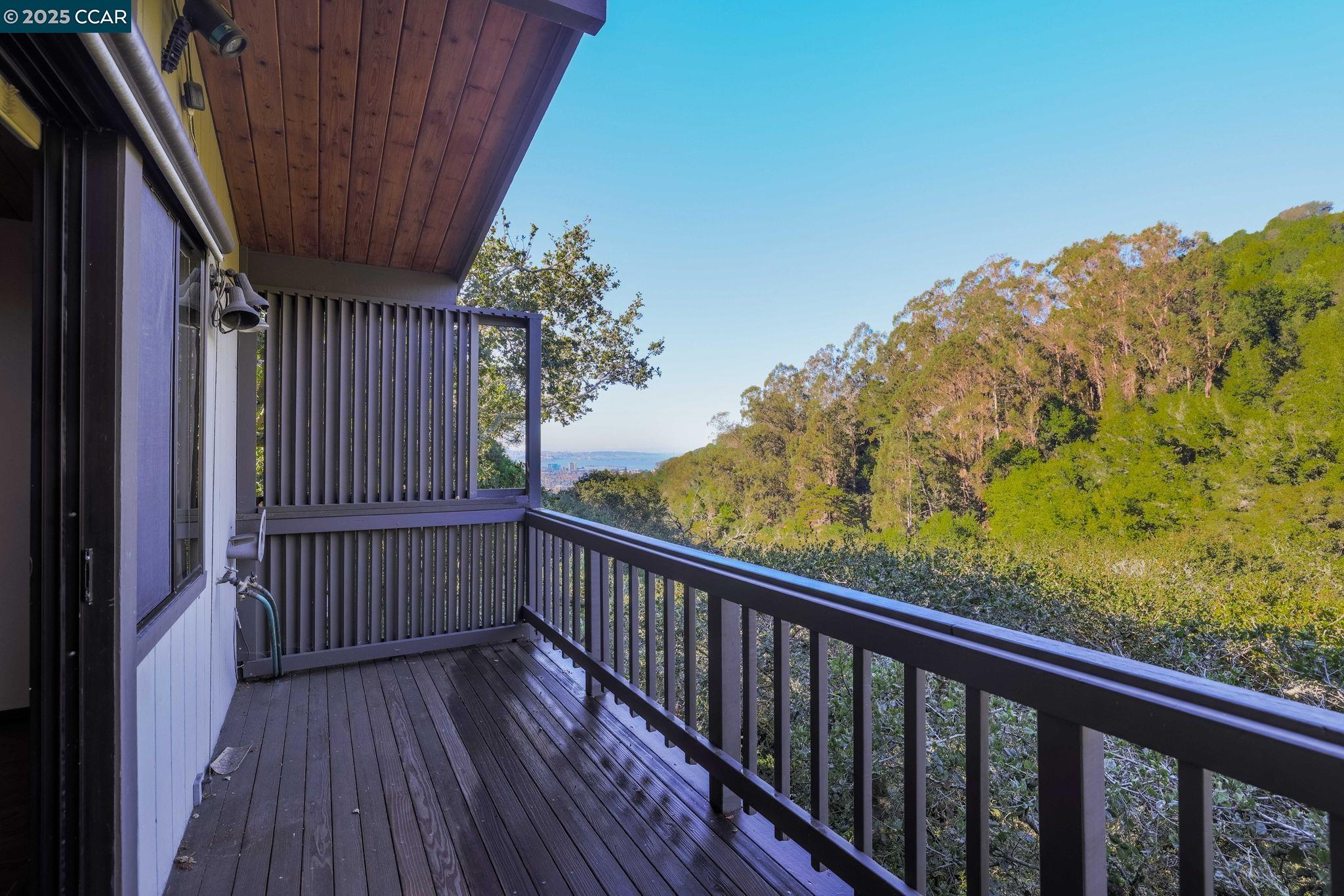 Detail Gallery Image 15 of 47 For 1383 Alvarado Rd, Berkeley,  CA 94705 - 4 Beds | 3/1 Baths