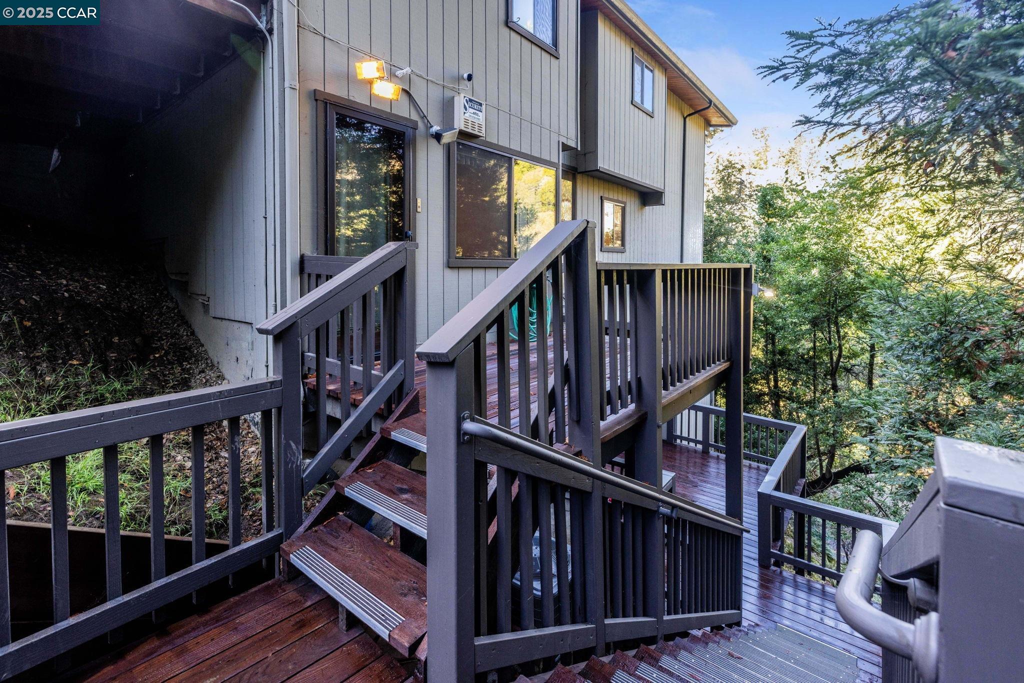 Detail Gallery Image 30 of 47 For 1383 Alvarado Rd, Berkeley,  CA 94705 - 4 Beds | 3/1 Baths