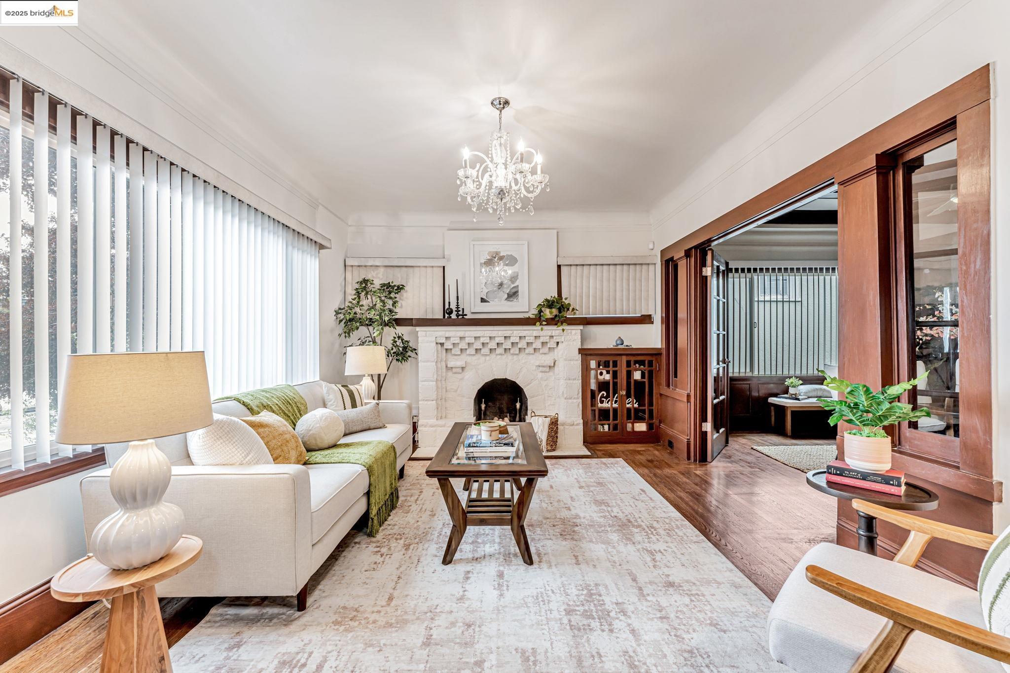 Detail Gallery Image 6 of 47 For 5712 Adeline St., Oakland,  CA 94608 - 3 Beds | 2 Baths