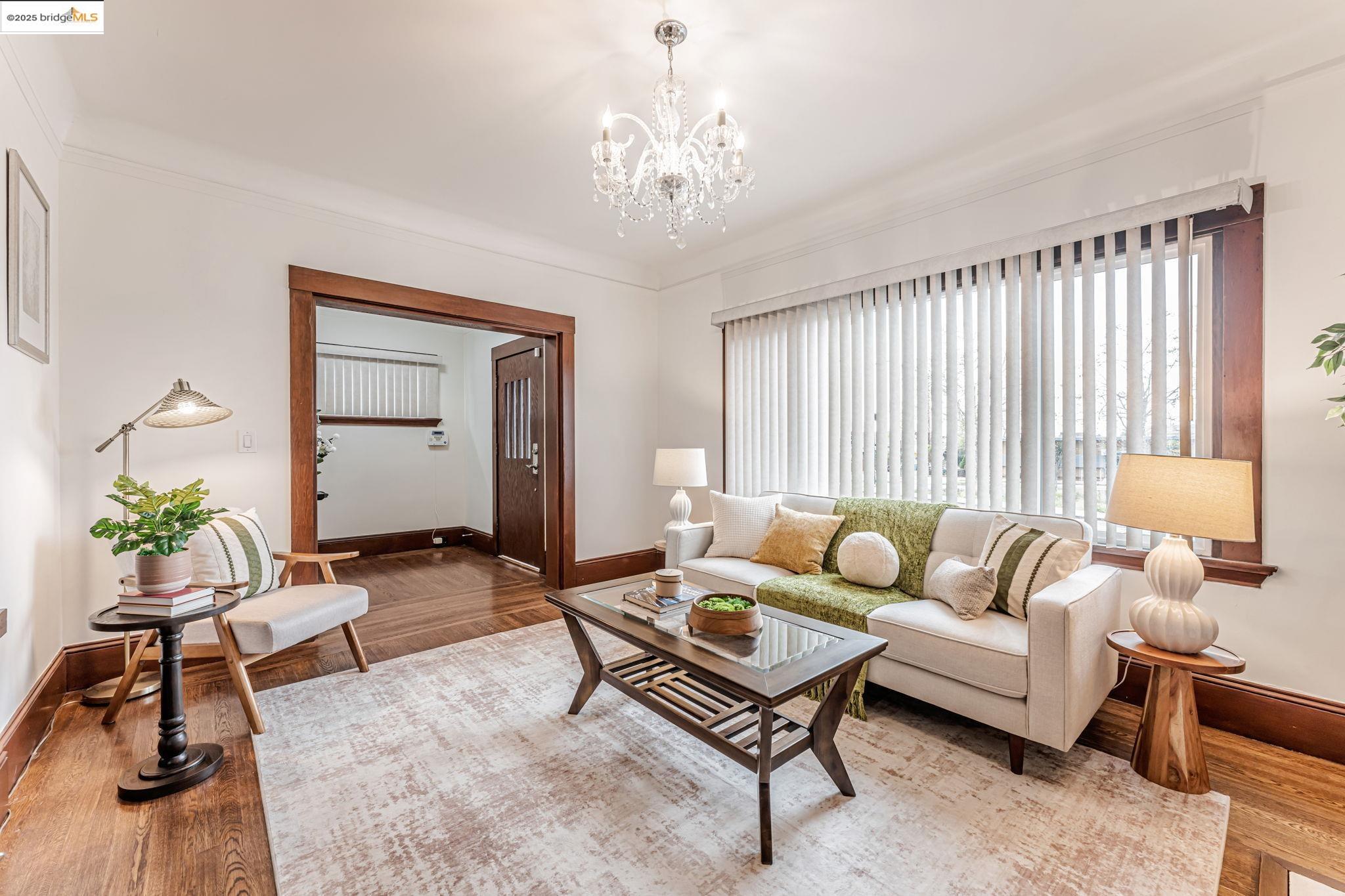 Detail Gallery Image 8 of 47 For 5712 Adeline St., Oakland,  CA 94608 - 3 Beds | 2 Baths