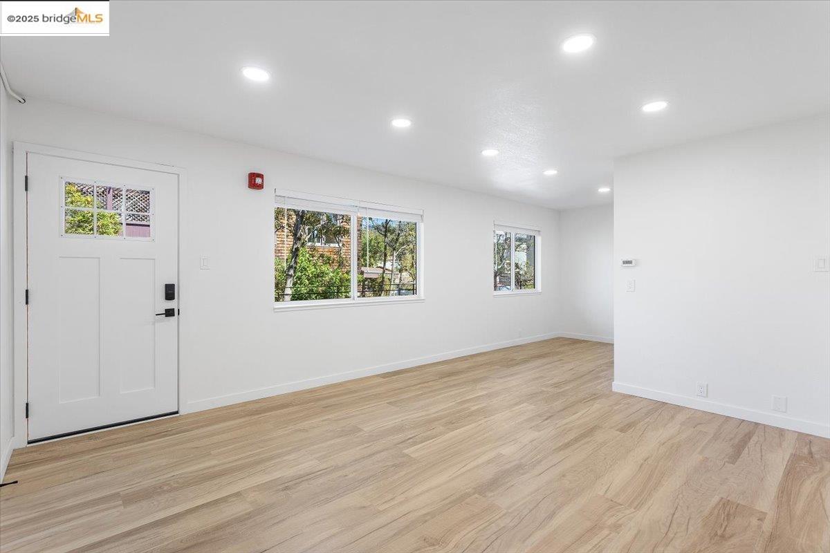 Detail Gallery Image 6 of 24 For 1610 Milvia St, Berkeley,  CA 94709 - – Beds | – Baths