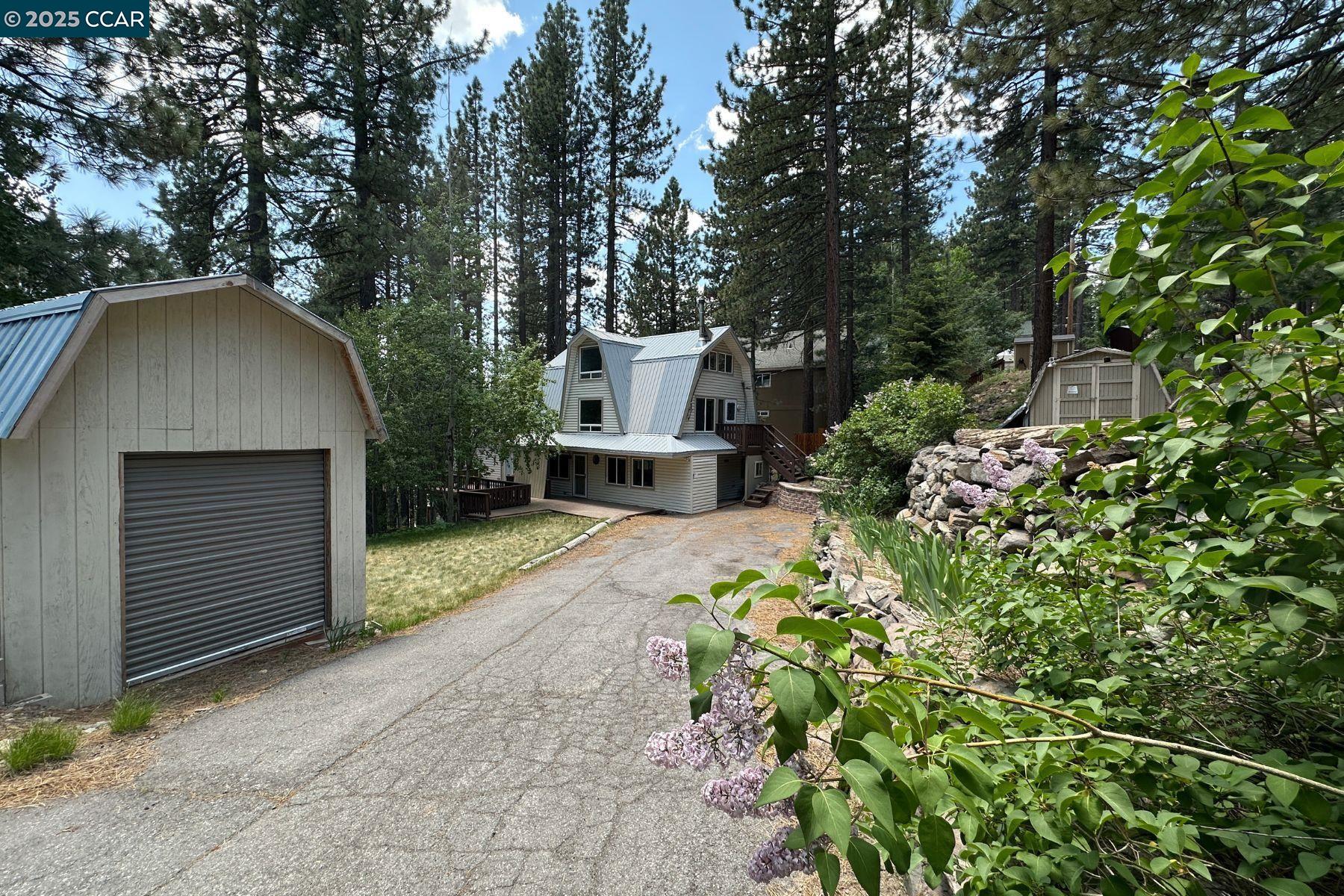 Detail Gallery Image 2 of 25 For 12255 Sierra Dr, Truckee,  CA 96161 - 4 Beds | 2 Baths