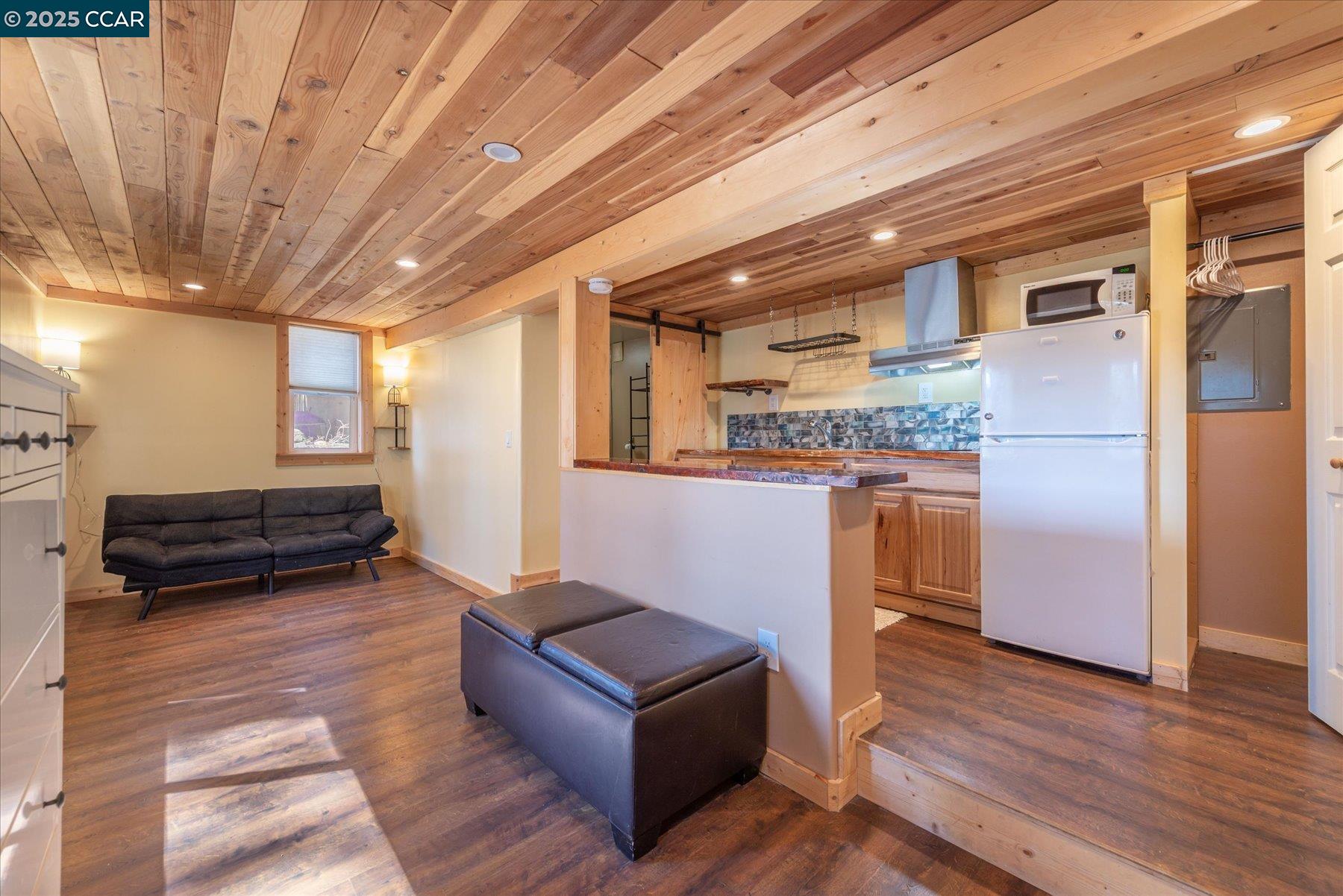 Detail Gallery Image 12 of 25 For 12255 Sierra Dr, Truckee,  CA 96161 - 4 Beds | 2 Baths