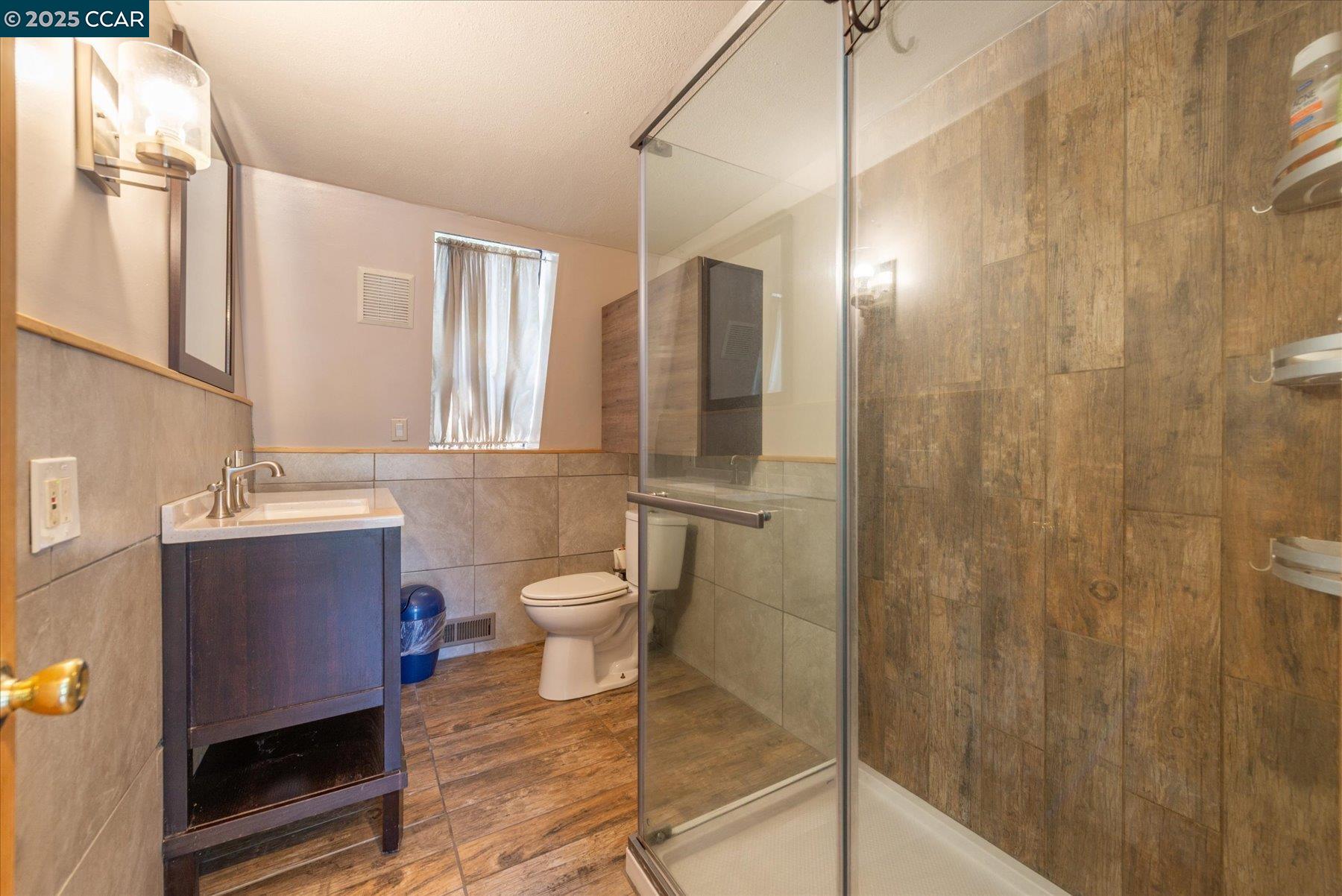 Detail Gallery Image 8 of 25 For 12255 Sierra Dr, Truckee,  CA 96161 - 4 Beds | 2 Baths