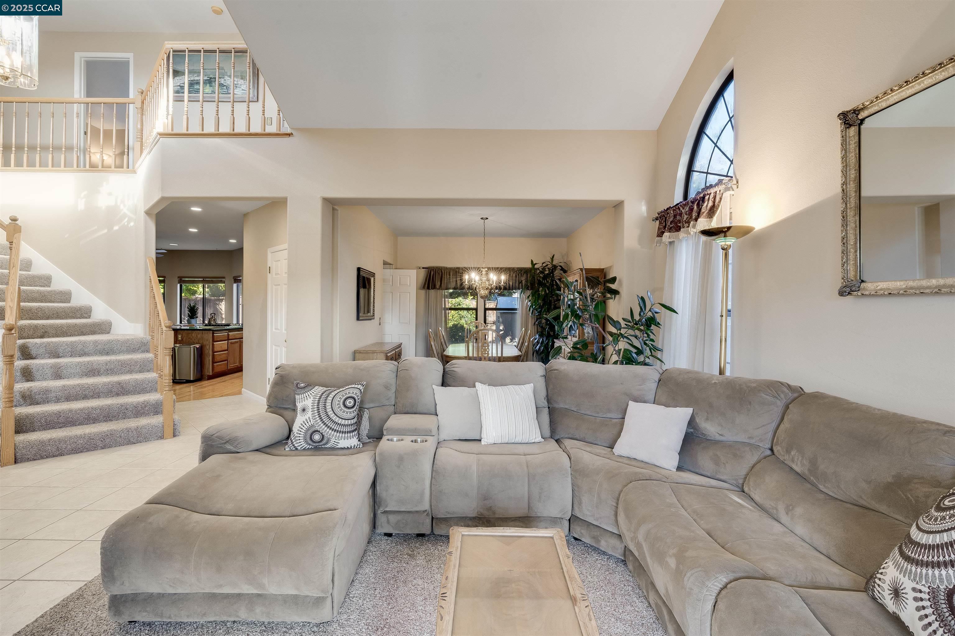 Detail Gallery Image 11 of 60 For 605 Barcelona Dr, Sonoma,  CA 95476-4434 - 4 Beds | 3 Baths