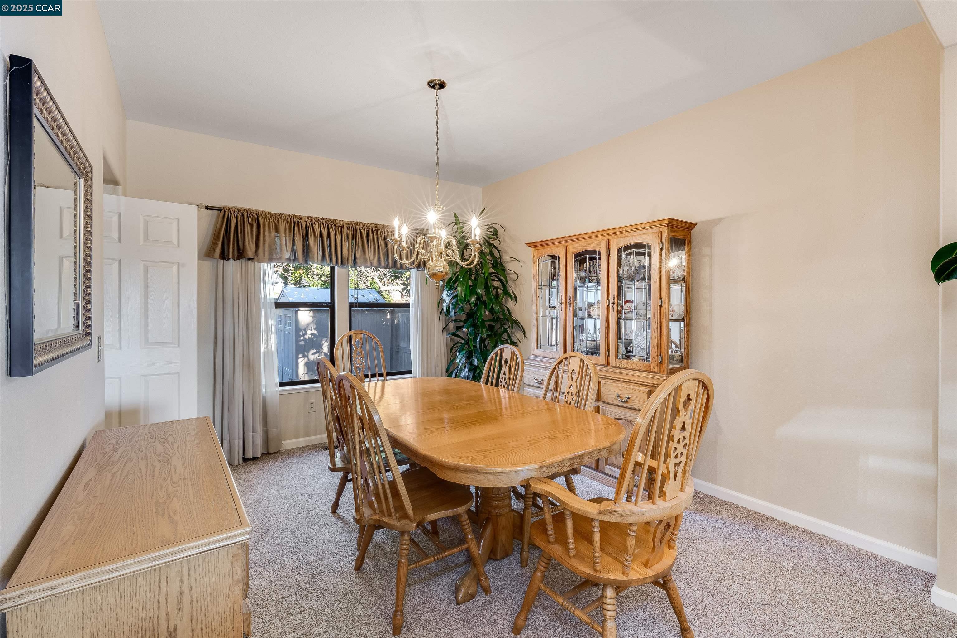 Detail Gallery Image 13 of 60 For 605 Barcelona Dr, Sonoma,  CA 95476-4434 - 4 Beds | 3 Baths