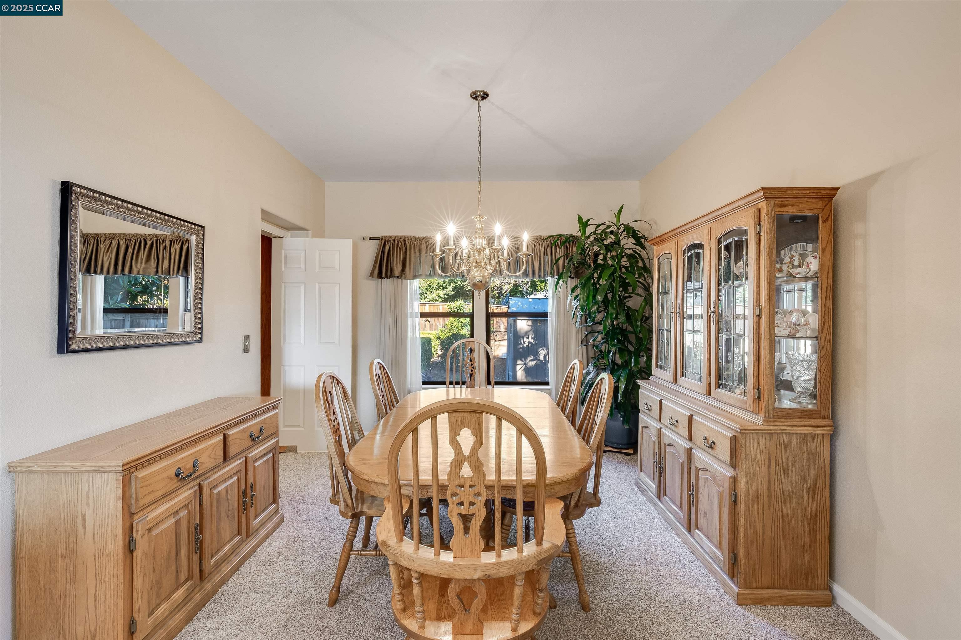 Detail Gallery Image 14 of 60 For 605 Barcelona Dr, Sonoma,  CA 95476-4434 - 4 Beds | 3 Baths