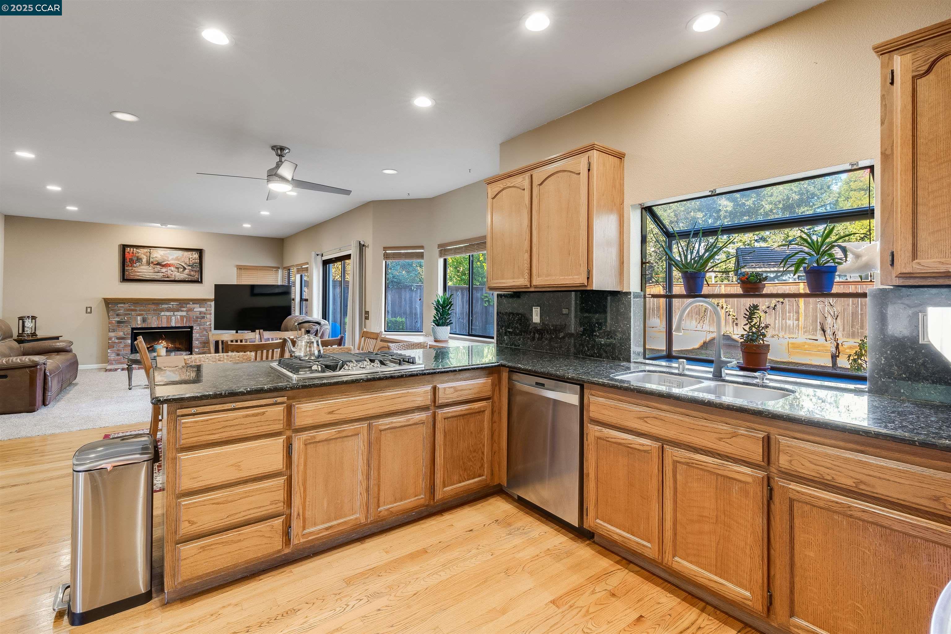 Detail Gallery Image 19 of 60 For 605 Barcelona Dr, Sonoma,  CA 95476-4434 - 4 Beds | 3 Baths