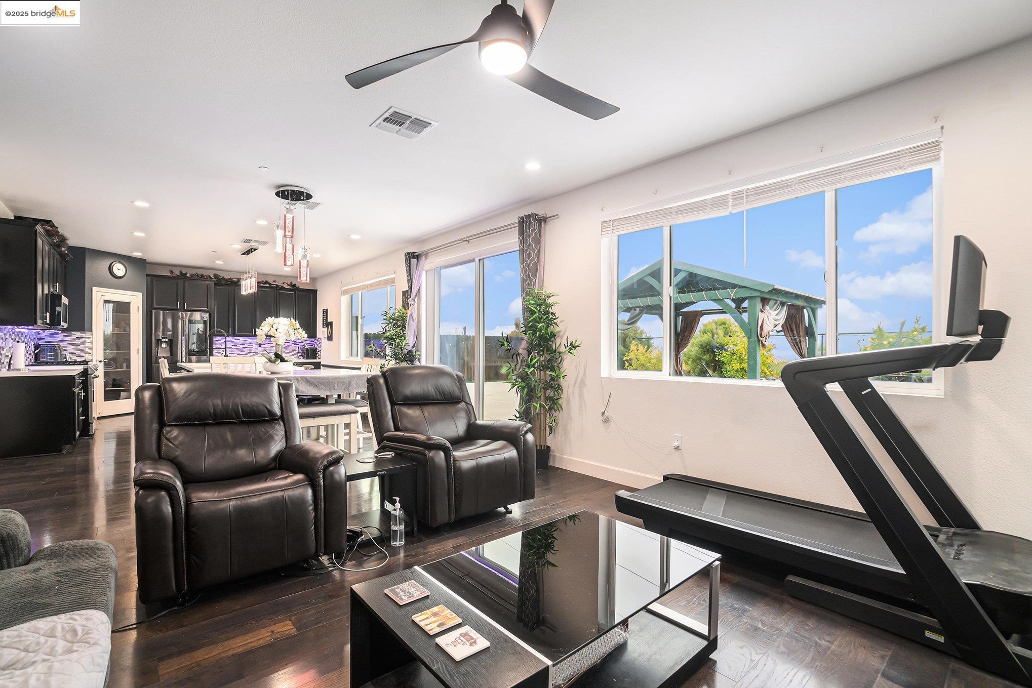 Detail Gallery Image 11 of 42 For 4569 Goode St, Antioch,  CA 94531 - 5 Beds | 3 Baths