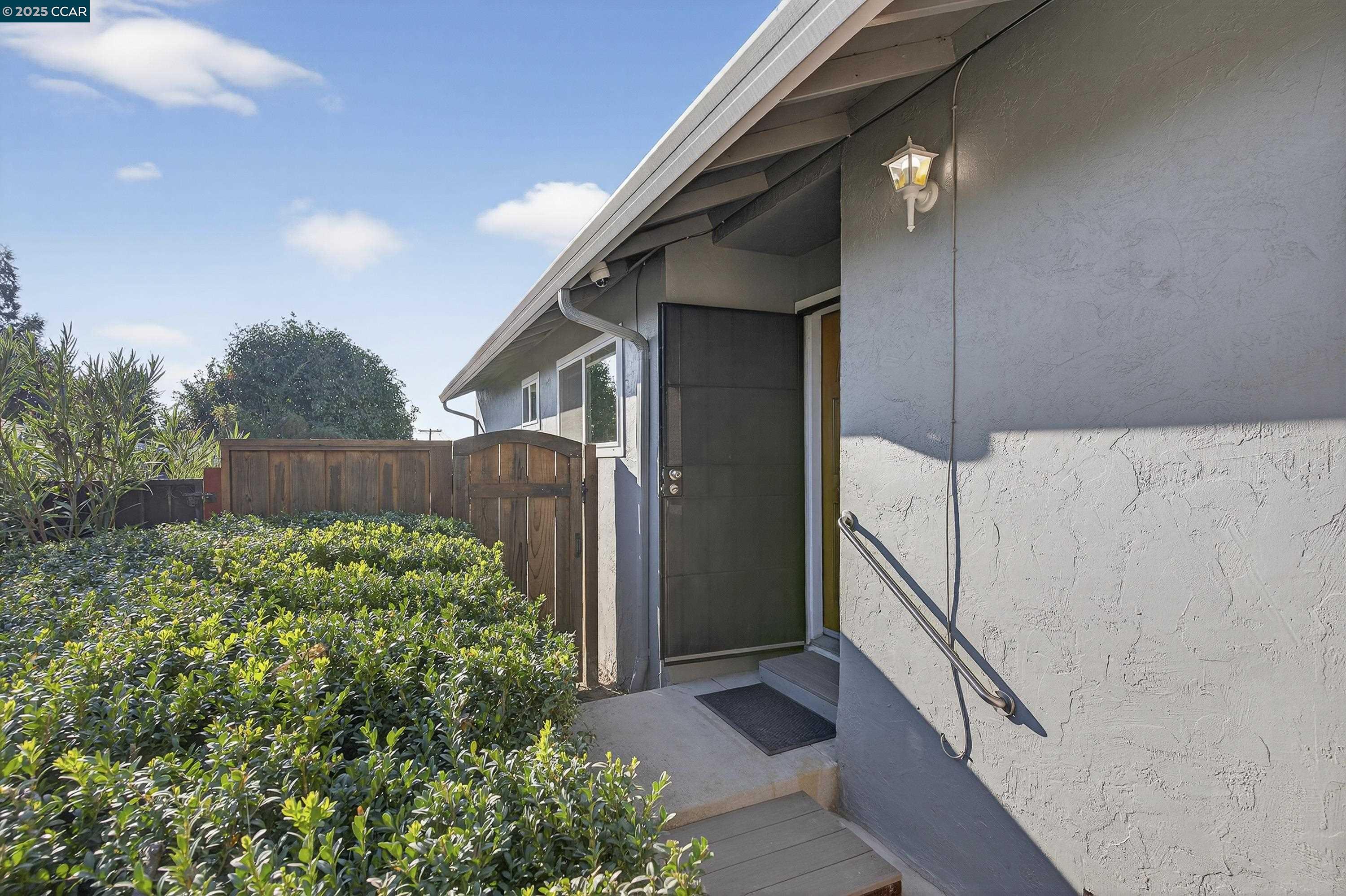 Detail Gallery Image 5 of 56 For 4512 Robert Way, Richmond,  CA 94803 - 3 Beds | 2 Baths
