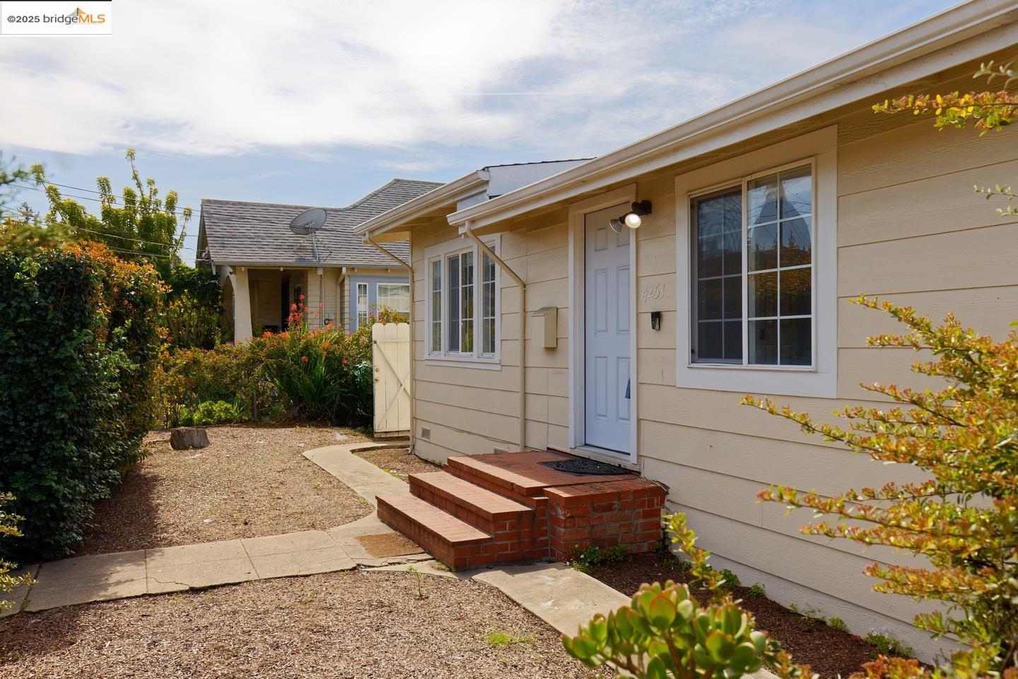 Detail Gallery Image 6 of 25 For 4251 Porter St, Oakland,  CA 94619 - 3 Beds | 2 Baths