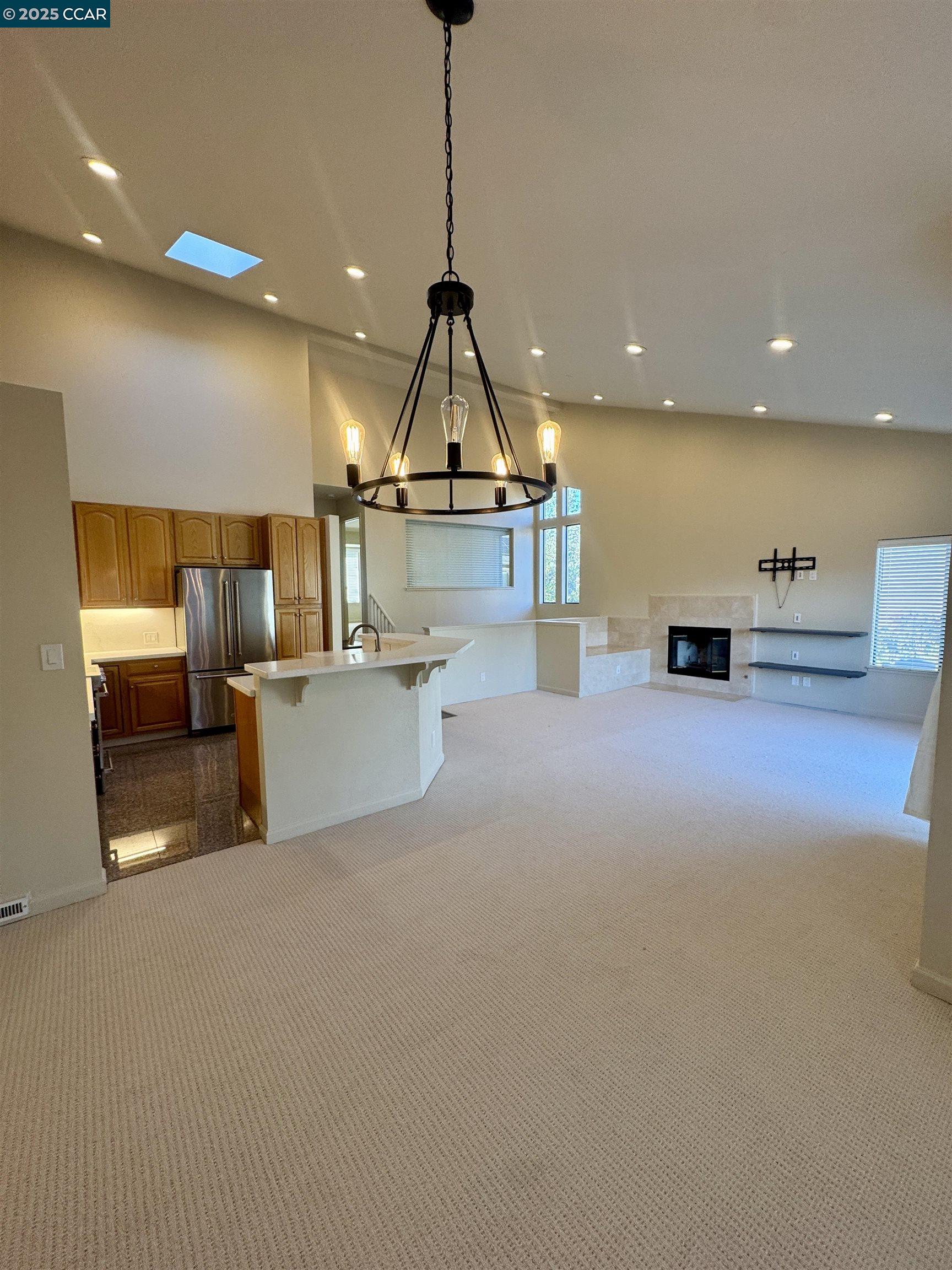 Detail Gallery Image 12 of 28 For 87 Starview Dr, Oakland,  CA 94618-2334 - 3 Beds | 2/1 Baths