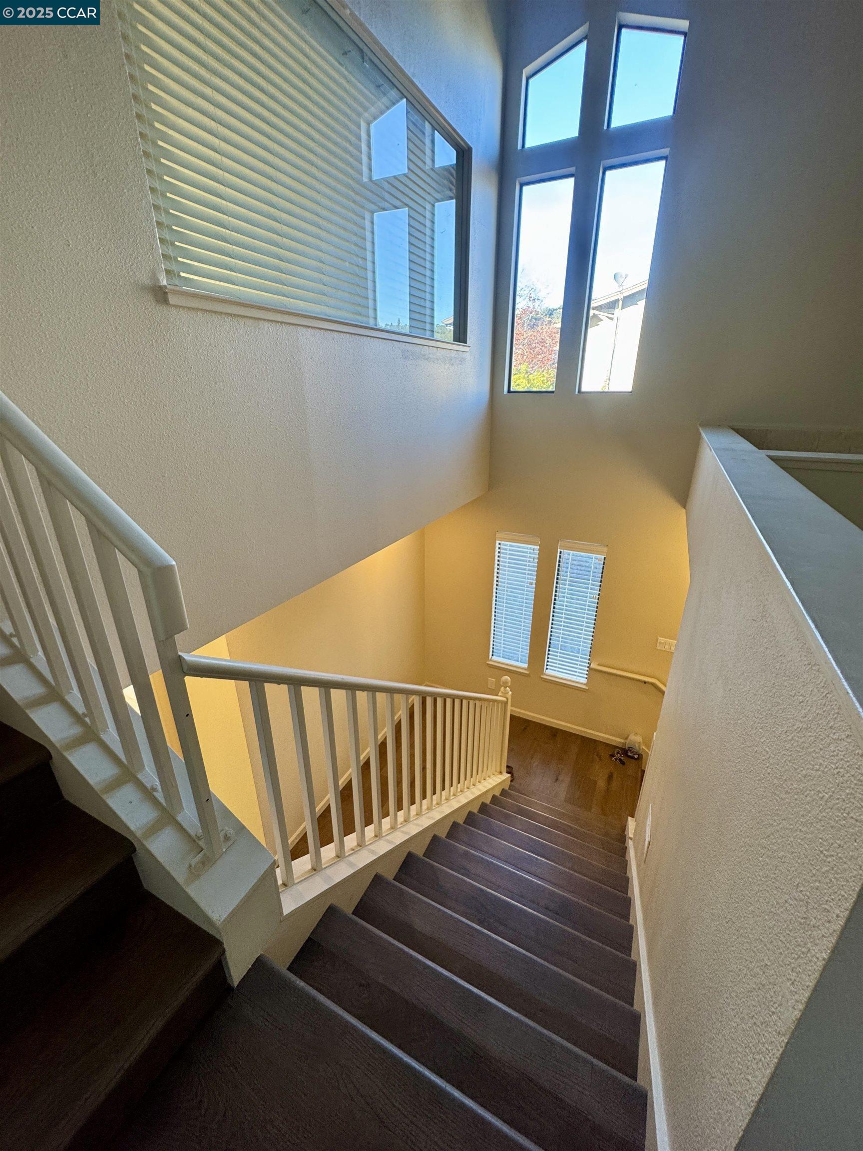 Detail Gallery Image 26 of 28 For 87 Starview Dr, Oakland,  CA 94618-2334 - 3 Beds | 2/1 Baths