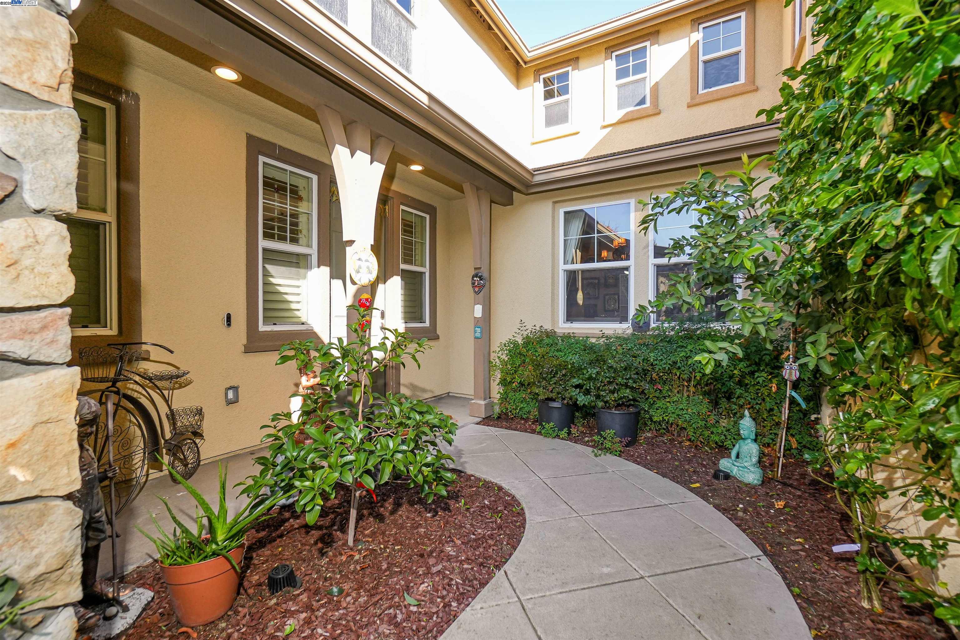 Detail Gallery Image 4 of 56 For 826 Thayer Ct, San Ramon,  CA 94582 - 5 Beds | 4/1 Baths