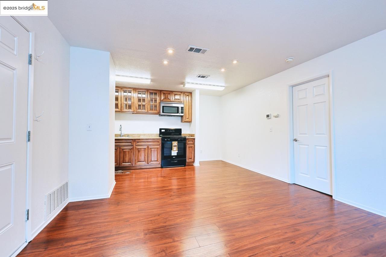 Detail Gallery Image 6 of 21 For 222 Piedmont Lane, Pittsburg,  CA 94565 - 1 Beds | 1 Baths