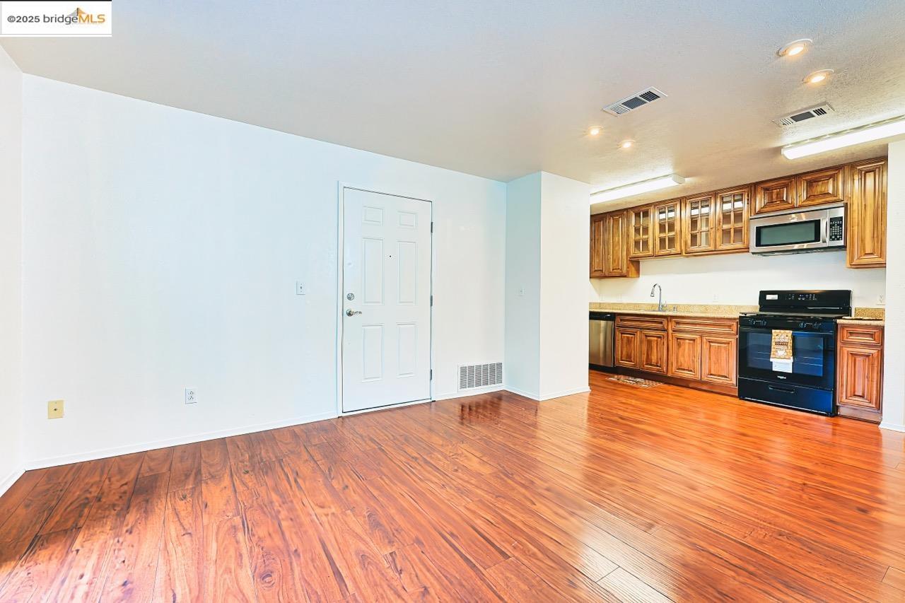 Detail Gallery Image 9 of 21 For 222 Piedmont Lane, Pittsburg,  CA 94565 - 1 Beds | 1 Baths