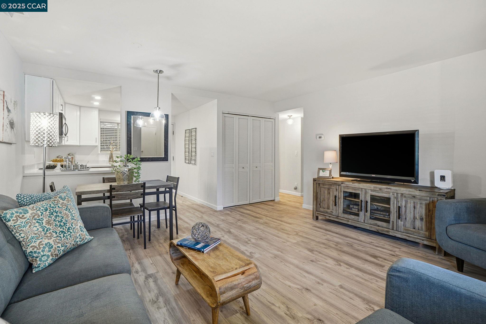 Photo #9: 41118617 Listing: Photo #9