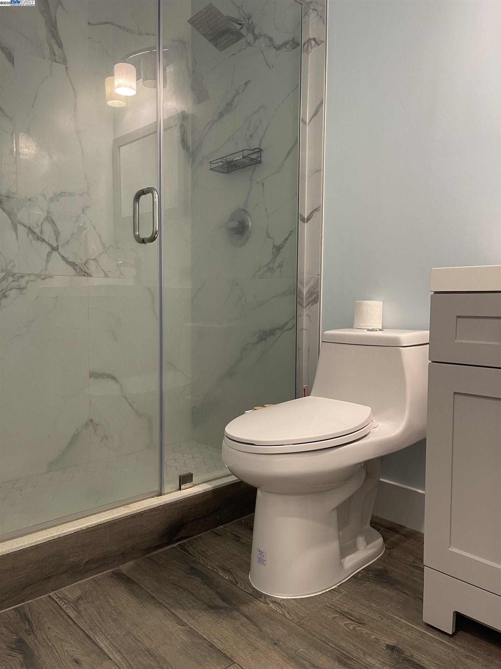 Detail Gallery Image 3 of 12 For 1251 Burnett St, Berkeley,  CA 94702 - 1 Beds | 1 Baths