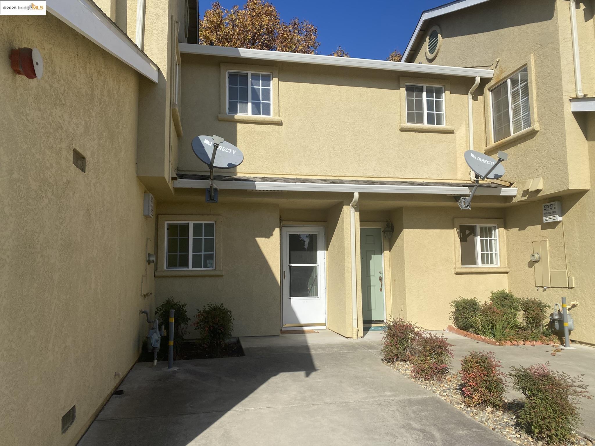 Detail Gallery Image 2 of 40 For 144 Southbridge, Fairfield,  CA 94534 - 2 Beds | 2/1 Baths