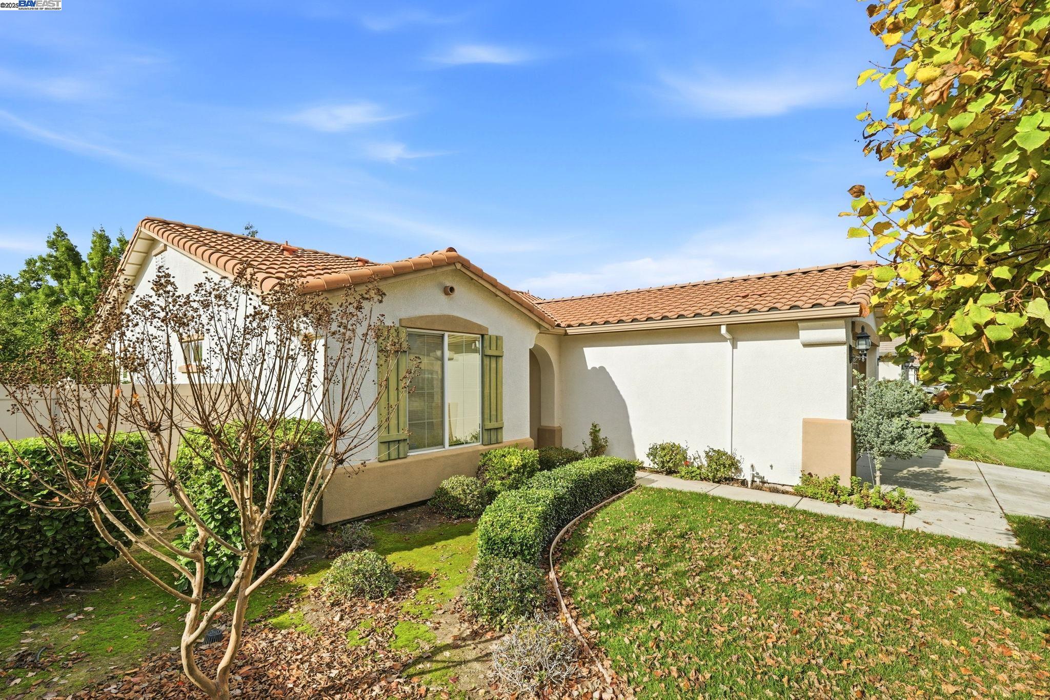 Detail Gallery Image 2 of 34 For 2443 Plumcreek Ln, Manteca,  CA 95336 - 2 Beds | 2 Baths