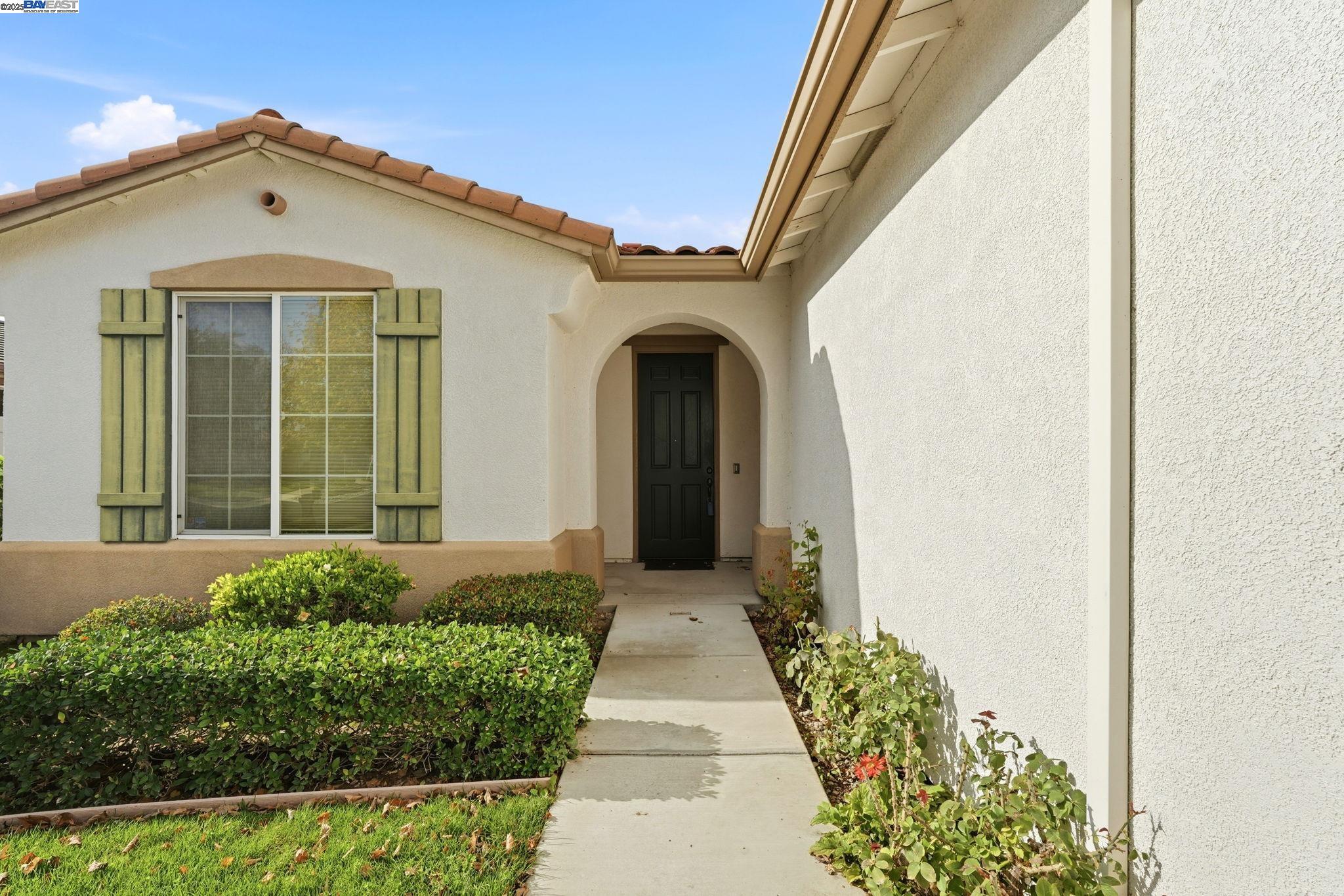 Detail Gallery Image 3 of 34 For 2443 Plumcreek Ln, Manteca,  CA 95336 - 2 Beds | 2 Baths