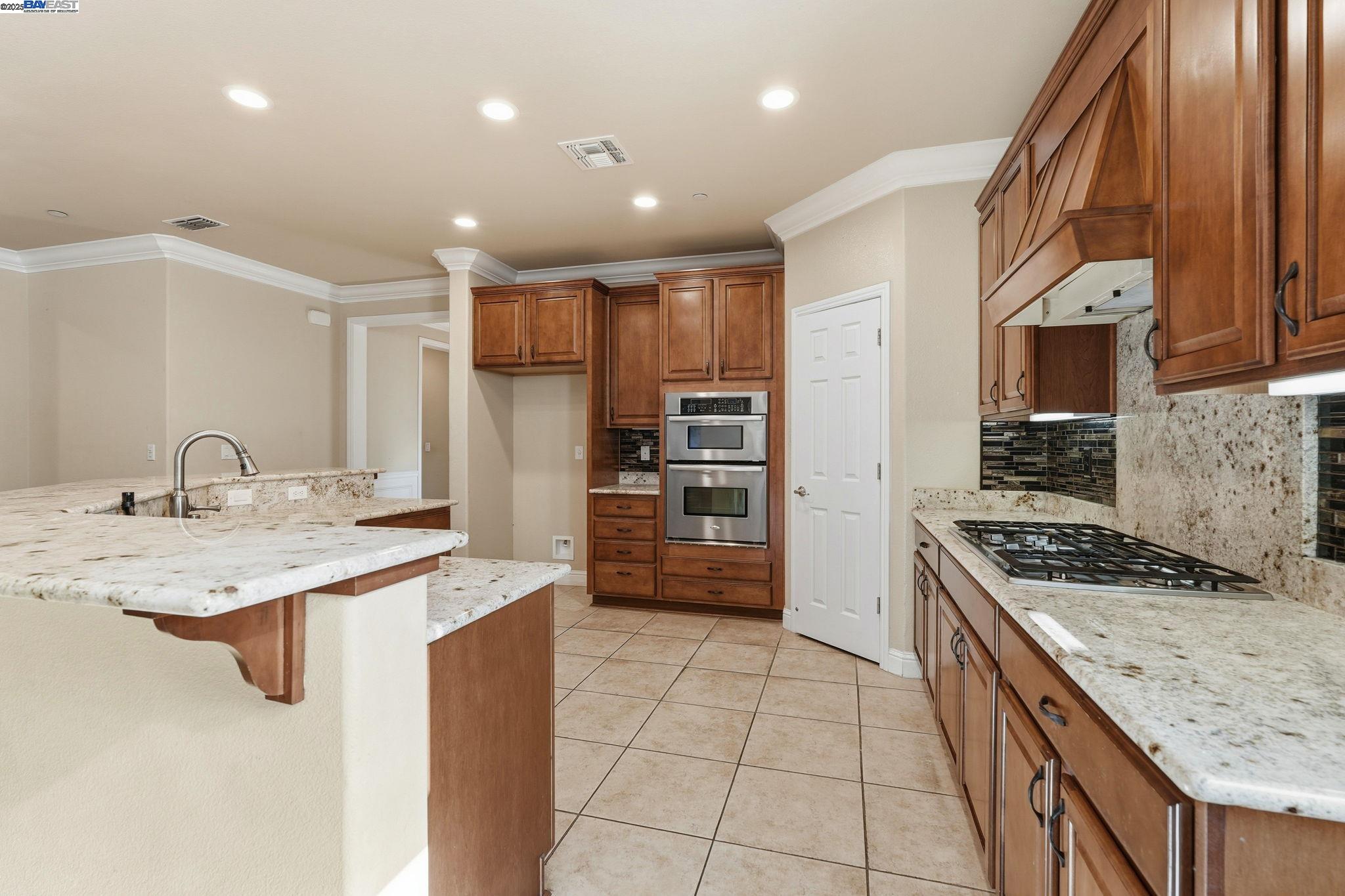 Detail Gallery Image 7 of 34 For 2443 Plumcreek Ln, Manteca,  CA 95336 - 2 Beds | 2 Baths