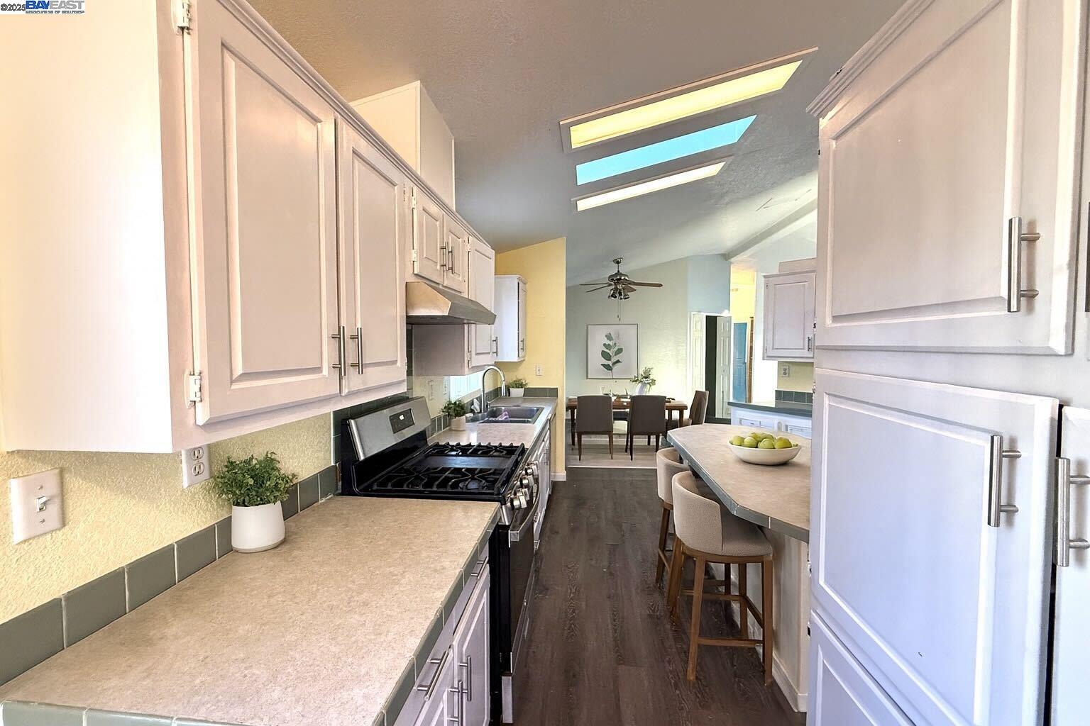 Detail Gallery Image 4 of 9 For 200 Ford Rd #1,  San Jose,  CA 95138 - 3 Beds | 2 Baths