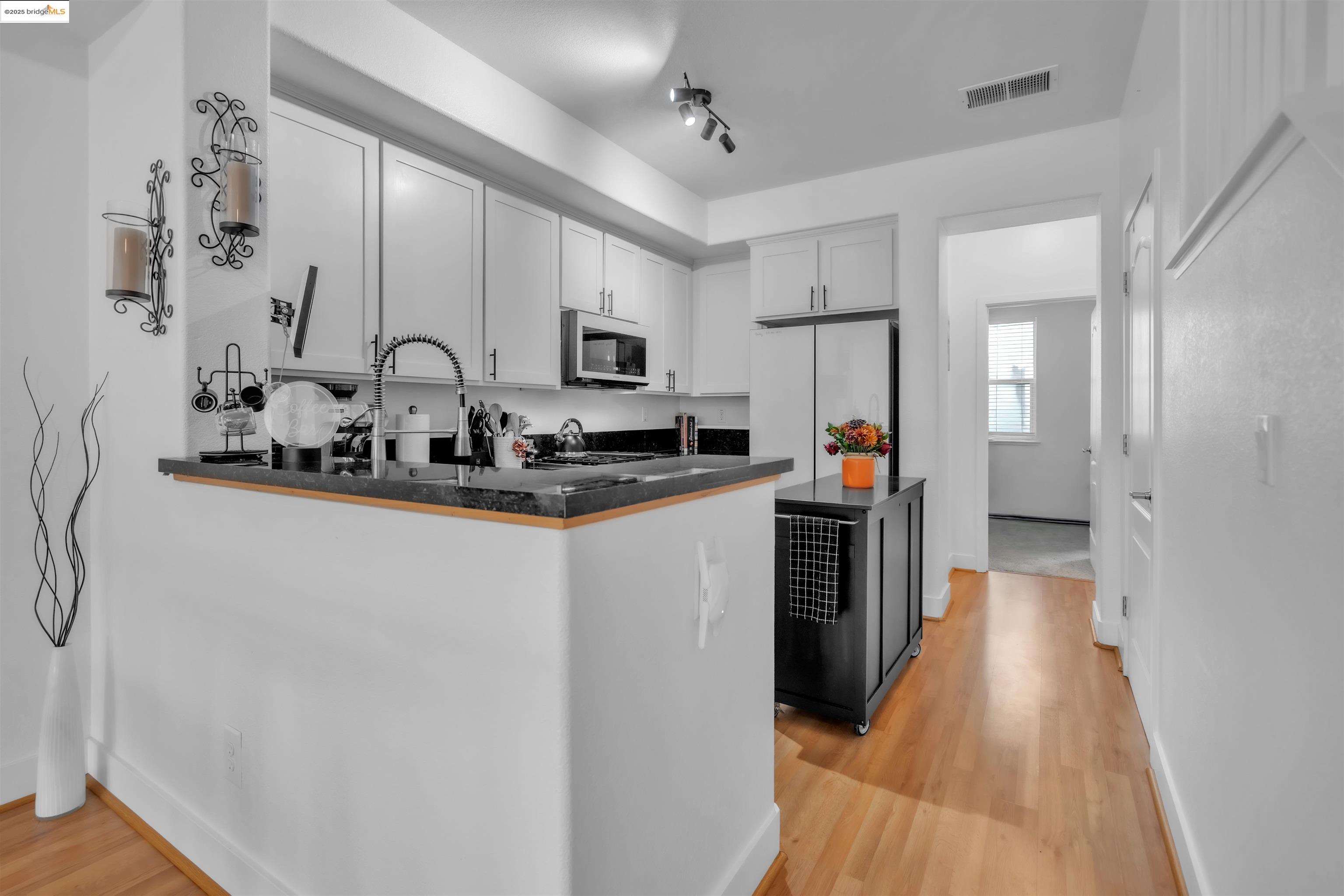 Photo #6: 41118626 Listing: Photo #6