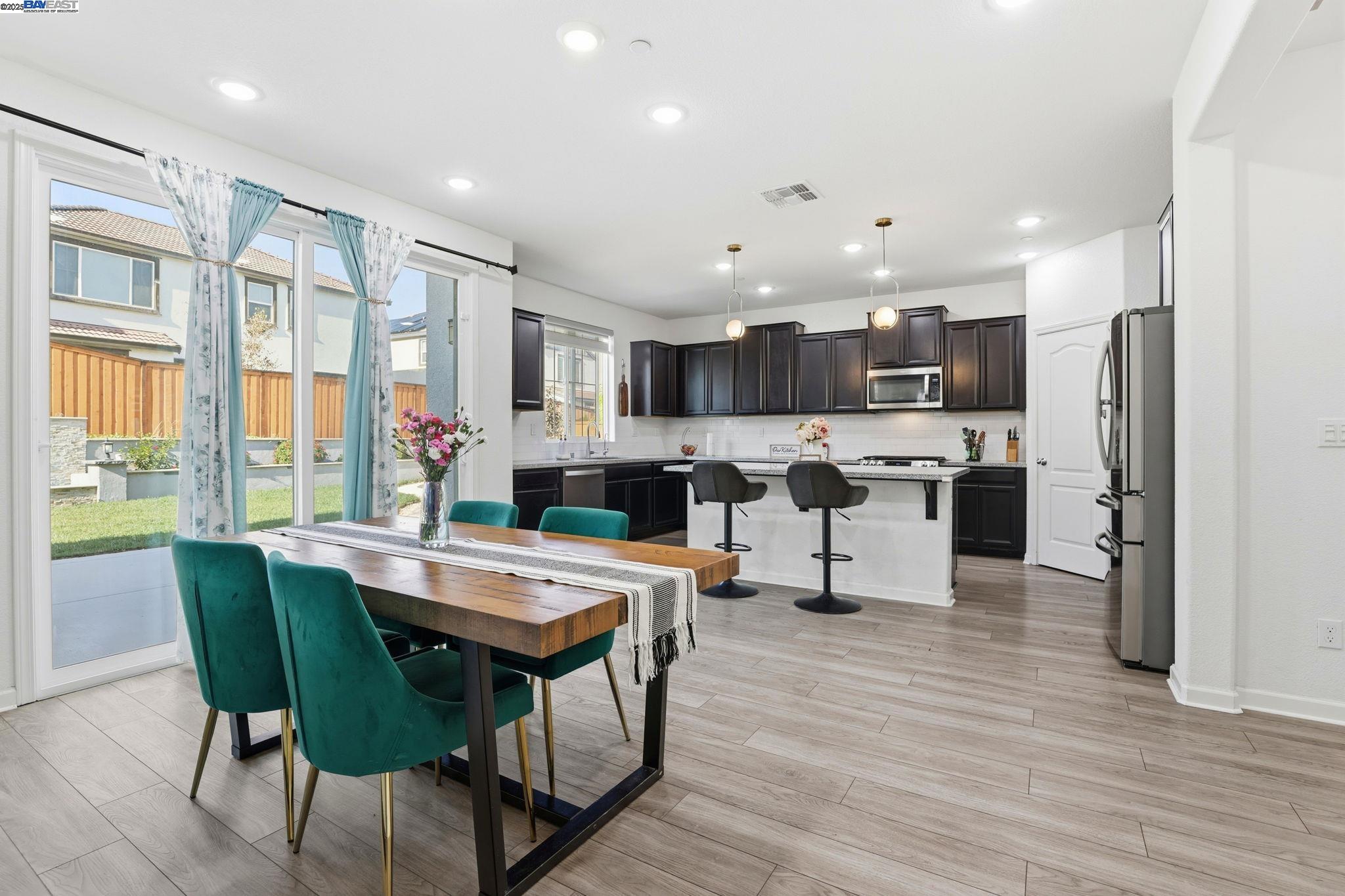 Detail Gallery Image 11 of 35 For 6623 Kittinger Ln, Tracy,  CA 95377 - 4 Beds | 3 Baths