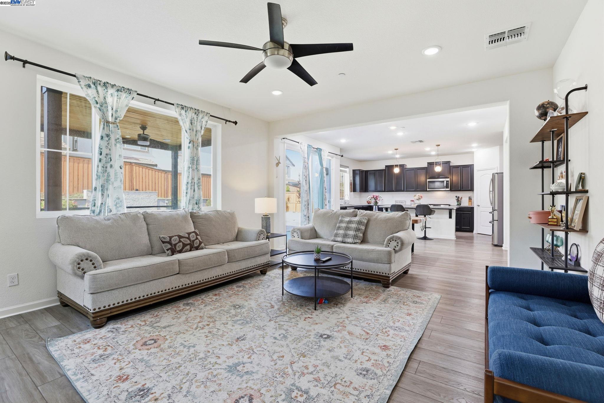 Detail Gallery Image 6 of 35 For 6623 Kittinger Ln, Tracy,  CA 95377 - 4 Beds | 3 Baths