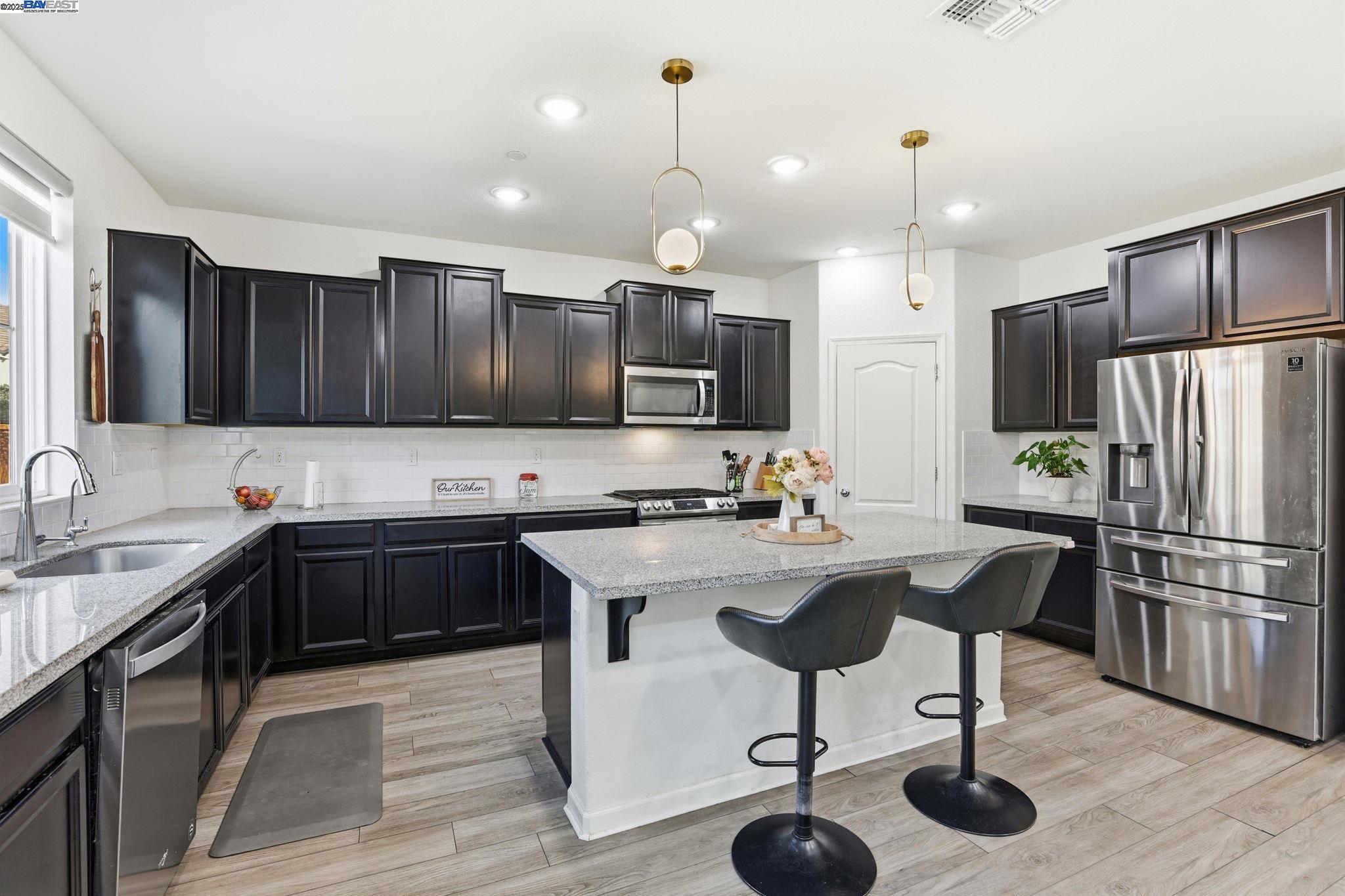 Detail Gallery Image 8 of 35 For 6623 Kittinger Ln, Tracy,  CA 95377 - 4 Beds | 3 Baths