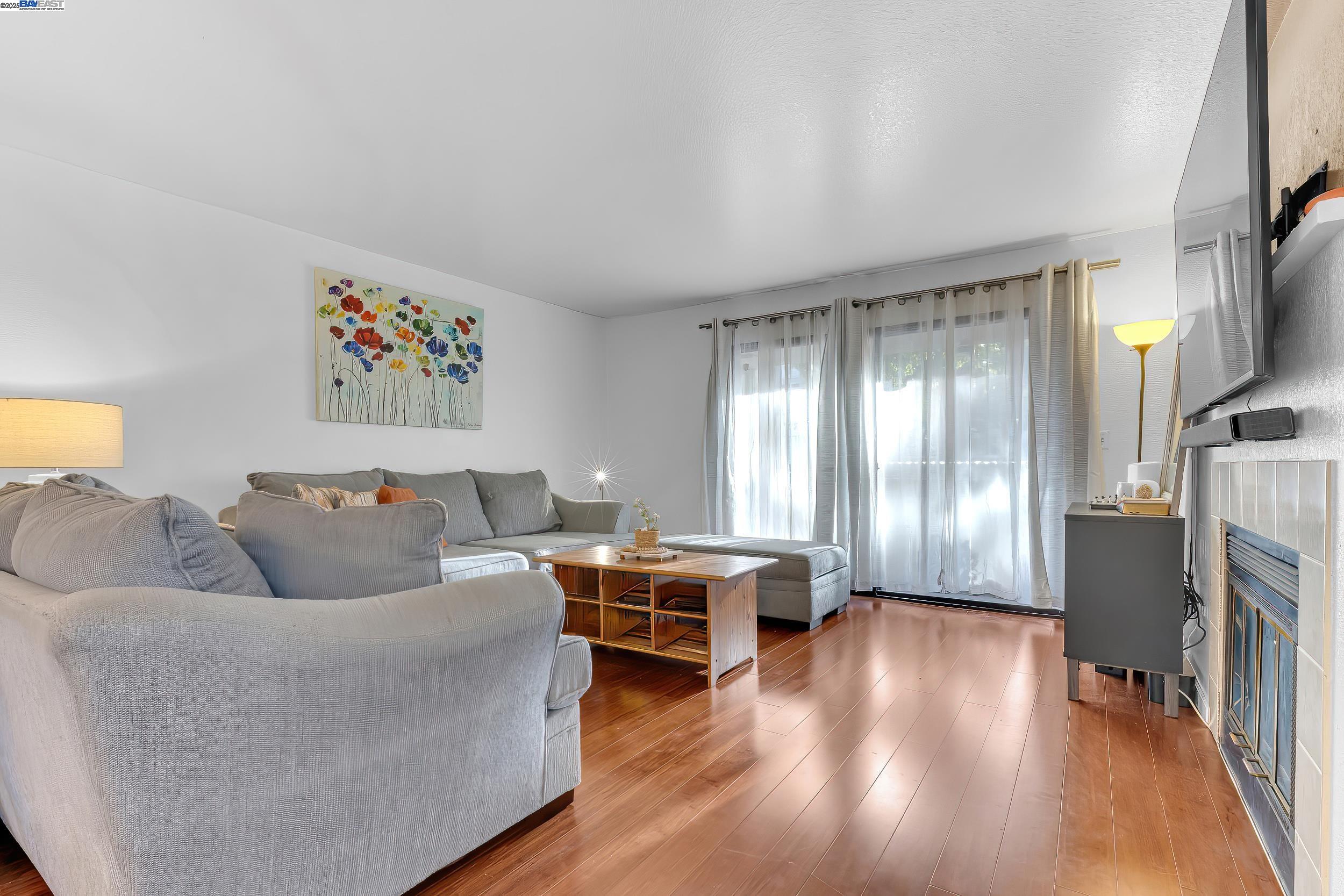 Photo #3: 41118630 Listing: Photo #3