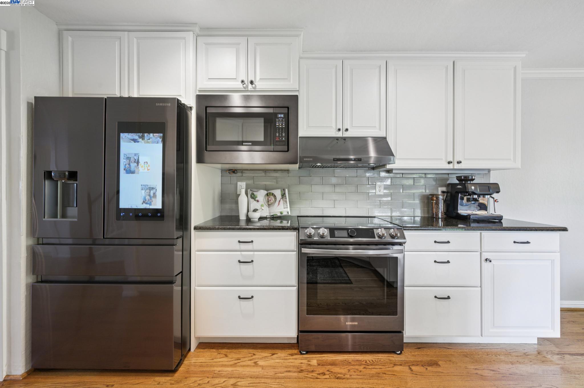 Detail Gallery Image 16 of 55 For 3801 Mohr Ave, Pleasanton,  CA 94588 - 4 Beds | 3 Baths