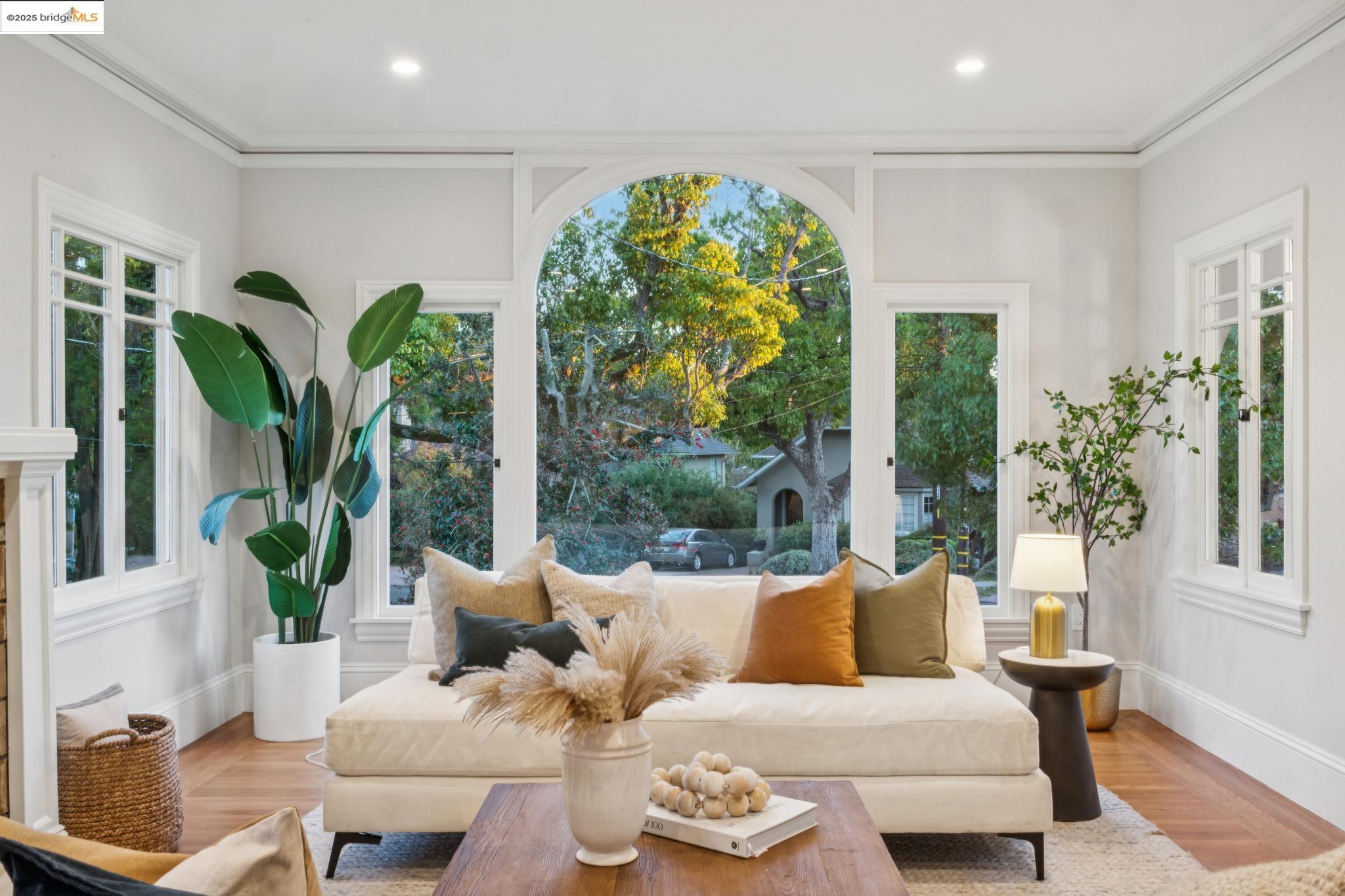 Detail Gallery Image 11 of 57 For 1833 Sonoma, Berkeley,  CA 94707 - 3 Beds | 2 Baths