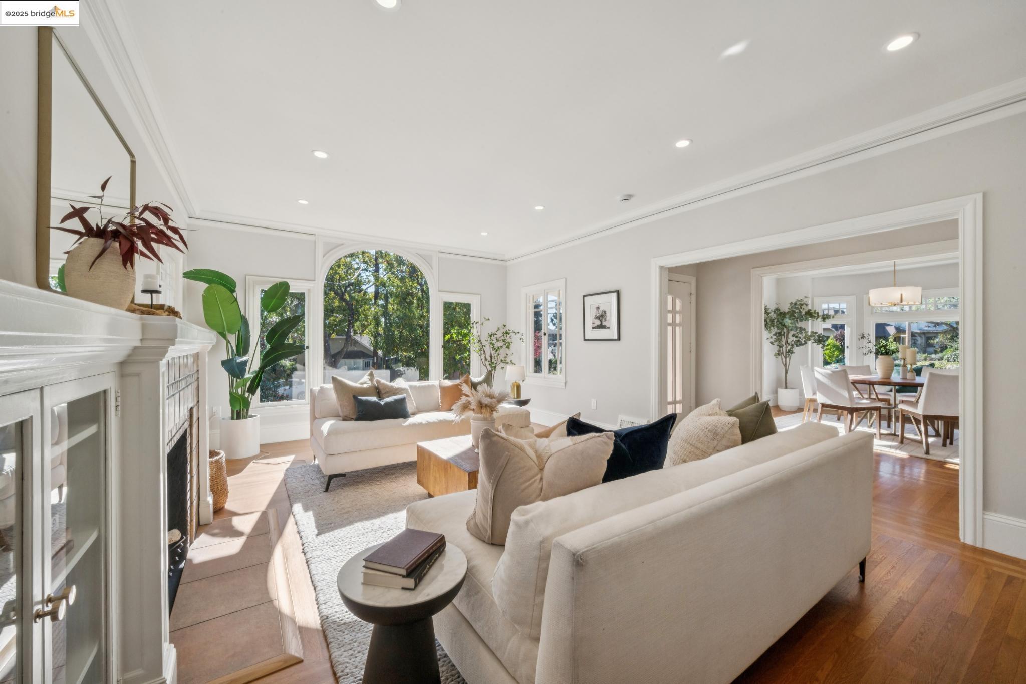 Detail Gallery Image 12 of 57 For 1833 Sonoma, Berkeley,  CA 94707 - 3 Beds | 2 Baths