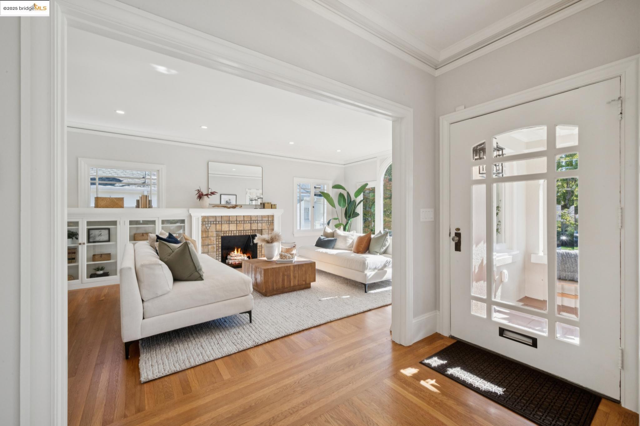 Detail Gallery Image 8 of 57 For 1833 Sonoma, Berkeley,  CA 94707 - 3 Beds | 2 Baths