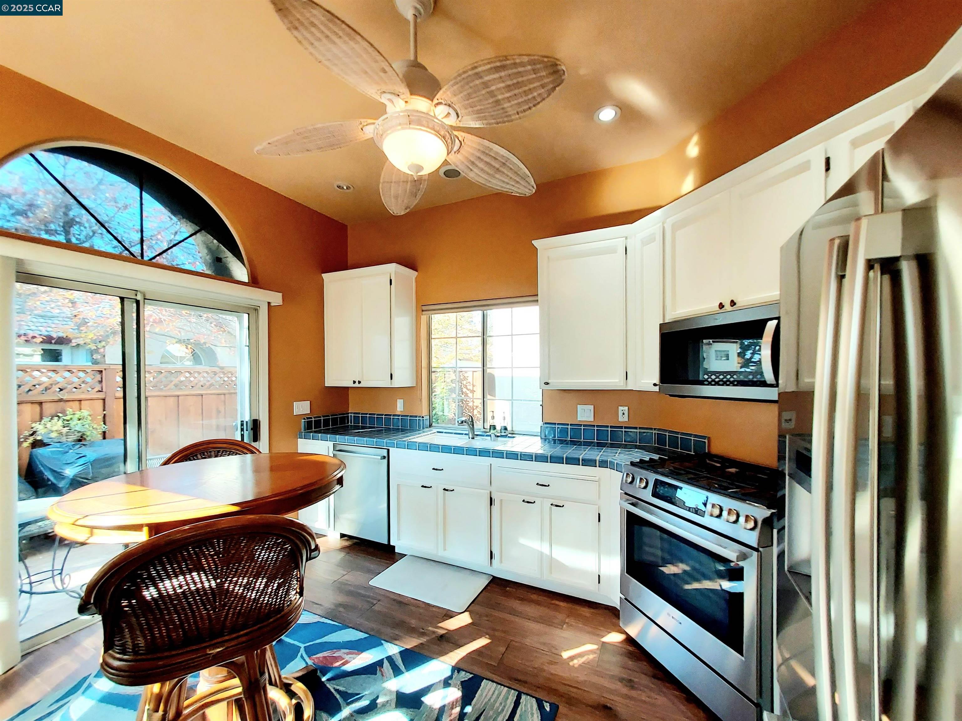 Detail Gallery Image 11 of 37 For 3080 Casadero Ct, Pleasanton,  CA 94588 - 2 Beds | 2 Baths