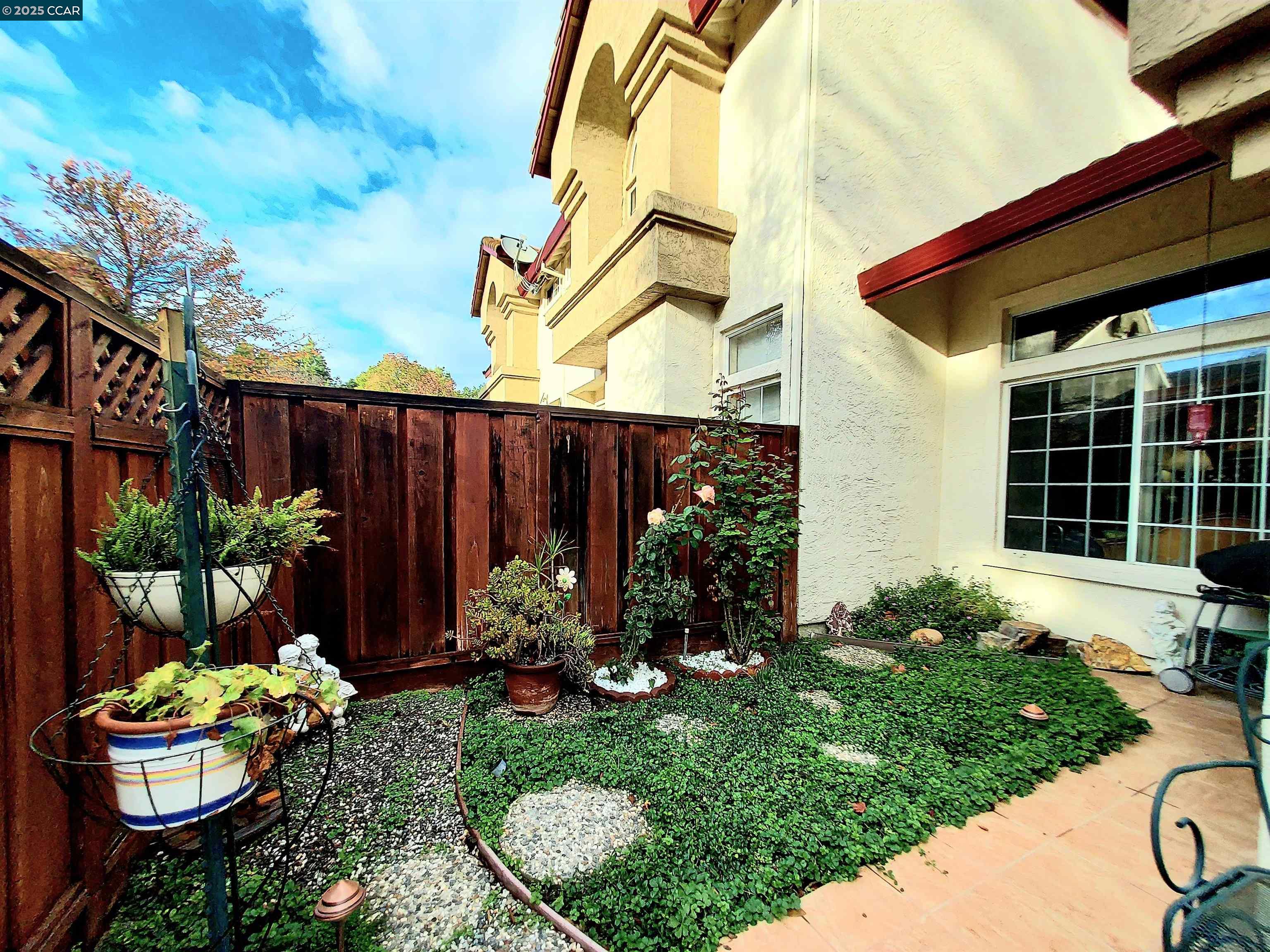 Detail Gallery Image 30 of 37 For 3080 Casadero Ct, Pleasanton,  CA 94588 - 2 Beds | 2 Baths